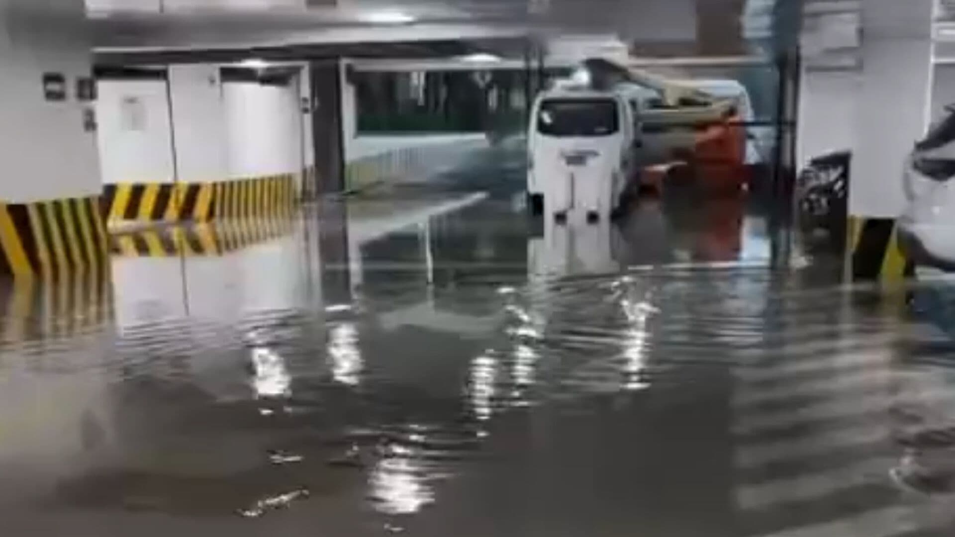 Estacionamiento Subterráneo de Diputados se Inunda tras Tormenta en CDMX
