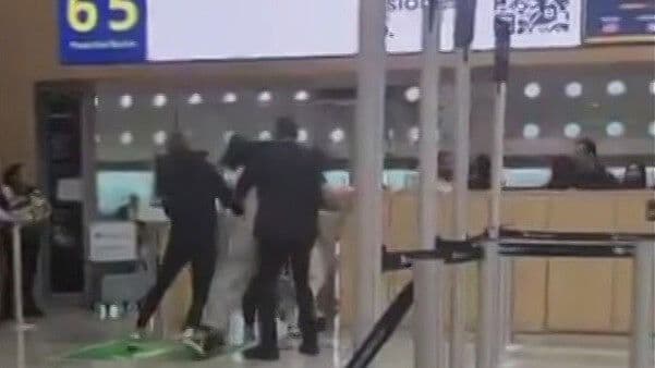 Video de Pelea Dentro de Terminal 2 del AICM: Hombres Agreden a Personal