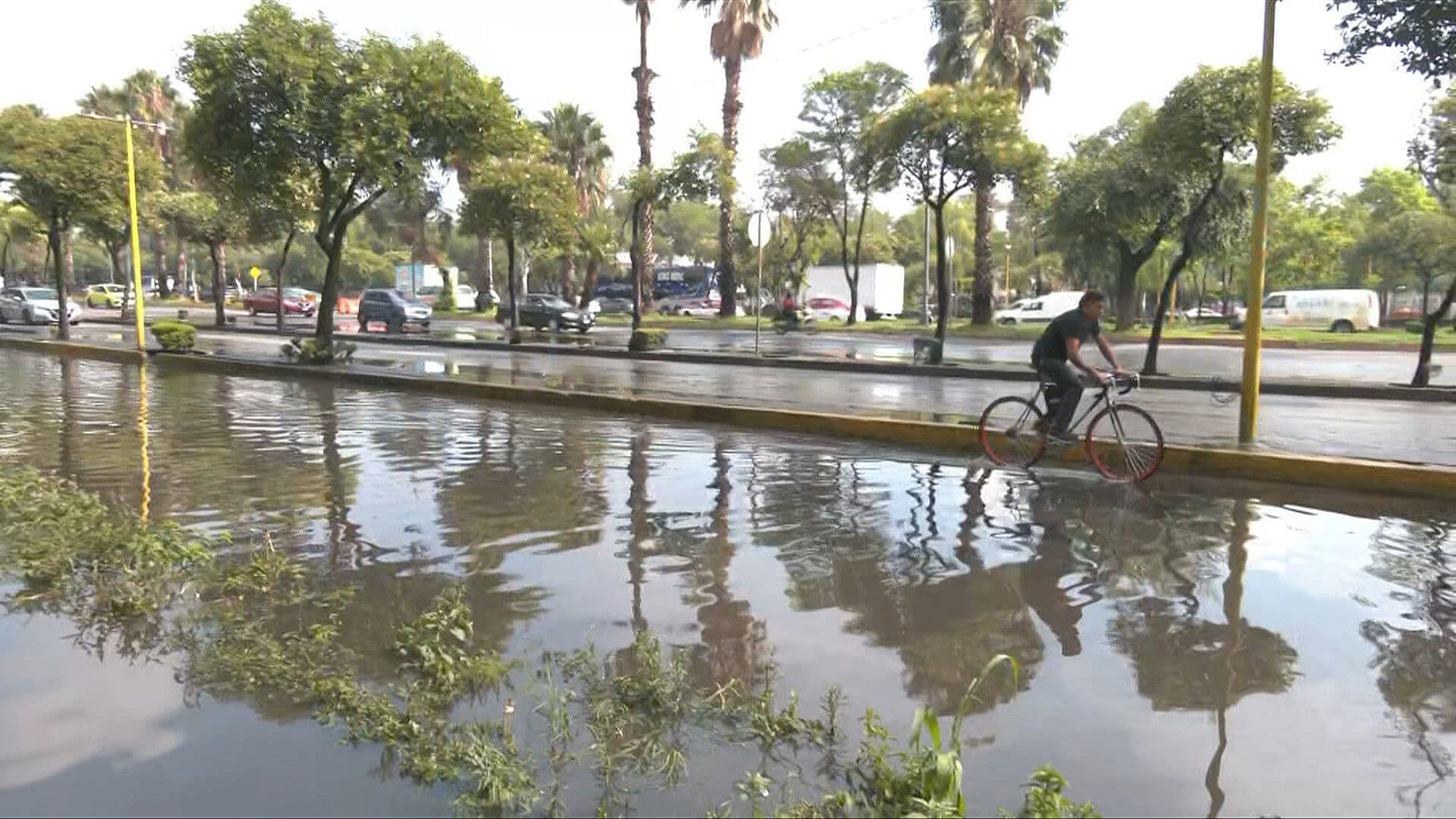 Intensas Lluvias en CDMX deja Inundaciones en la Lateral de Fray Servando