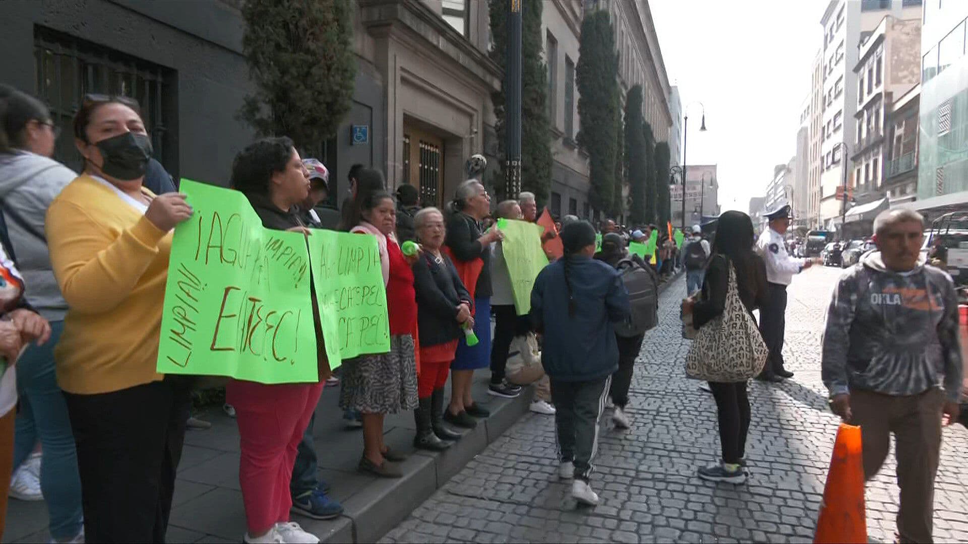 “Nos Mandan Pura Agua Puerca”: Vecinos de Ecatepec Protestan Frente a la SCJN