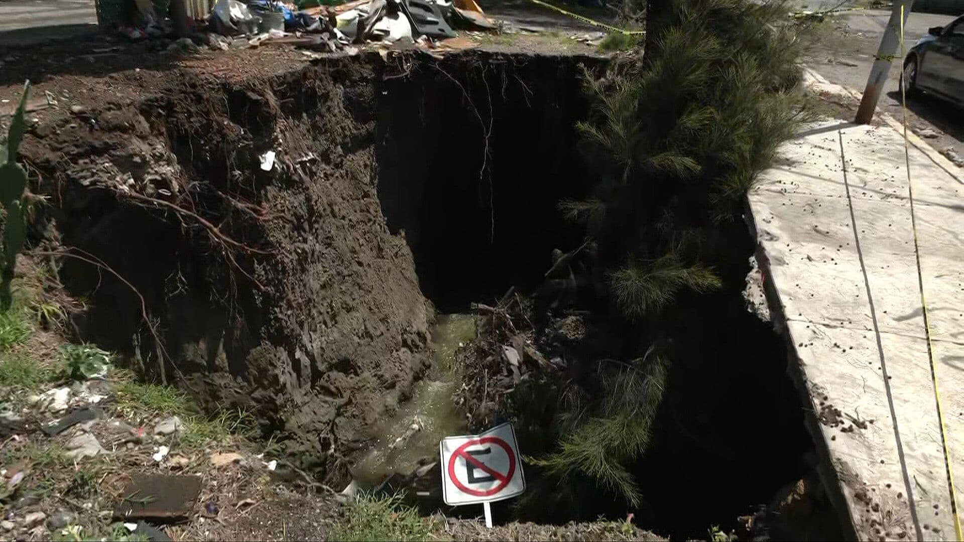 La Tierra se Abre en Ecatepec: Así se Ve el Enorme Socavón en Valle de Santiago