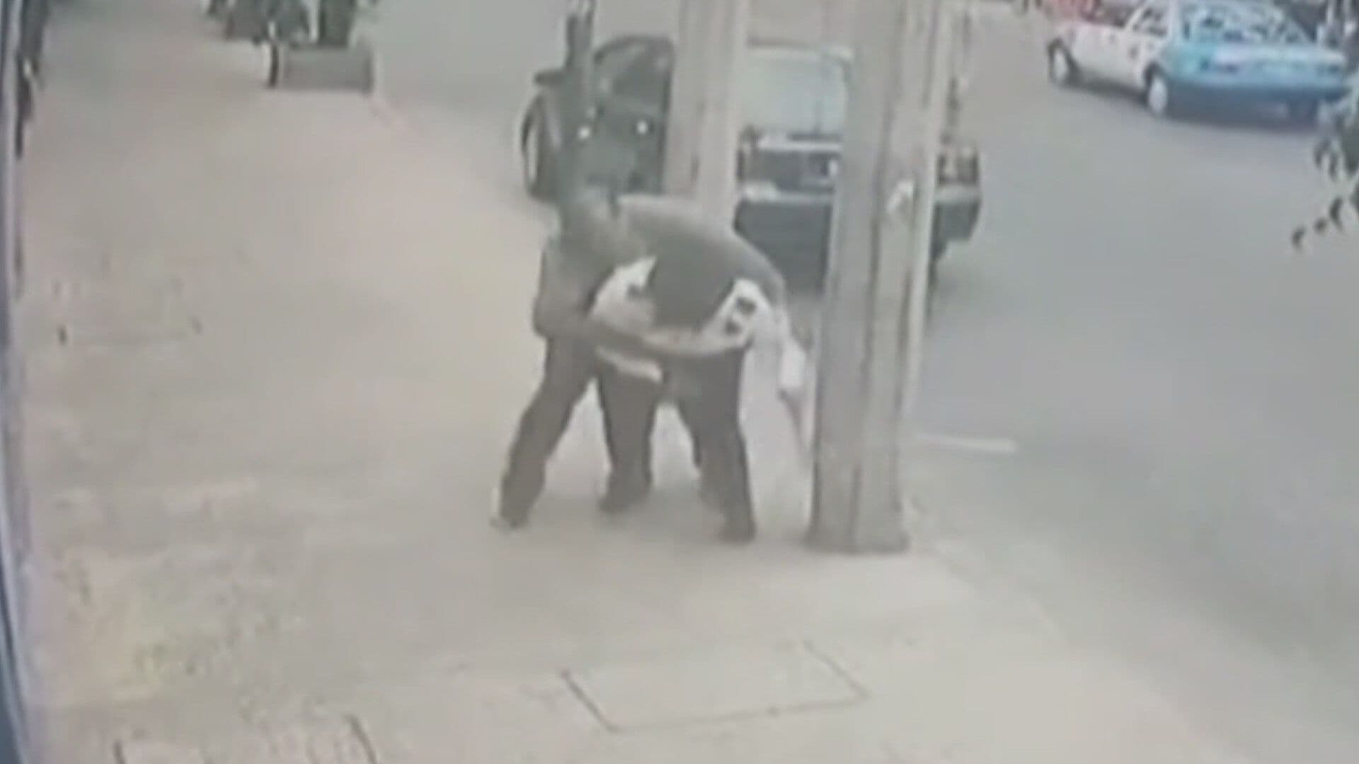 VIDEO | Conductor Agrede a una Oficial de Tránsito en Puebla por Levantarle una Infracción