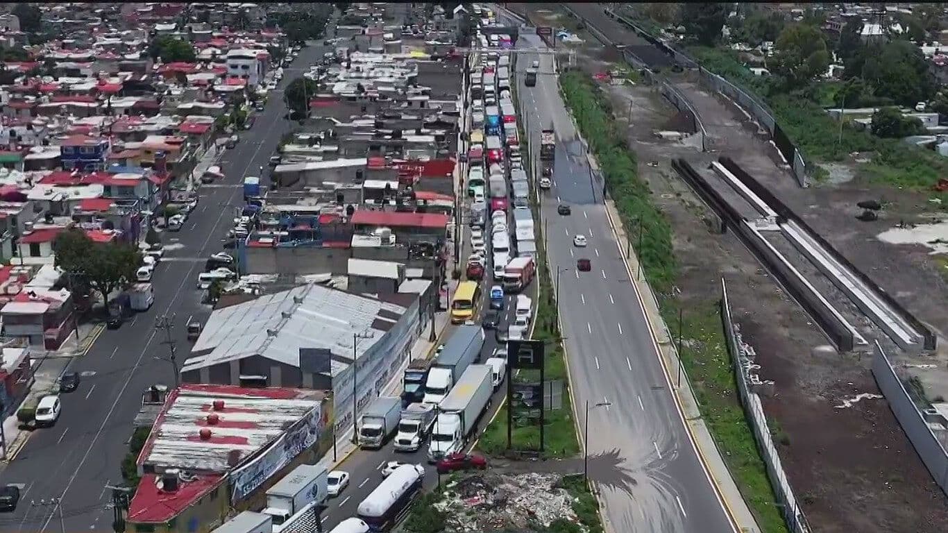 Así se Ve Desde el Aire el Colapso Vial en Periférico Río de los Remedios por Bloqueo de Cecinos