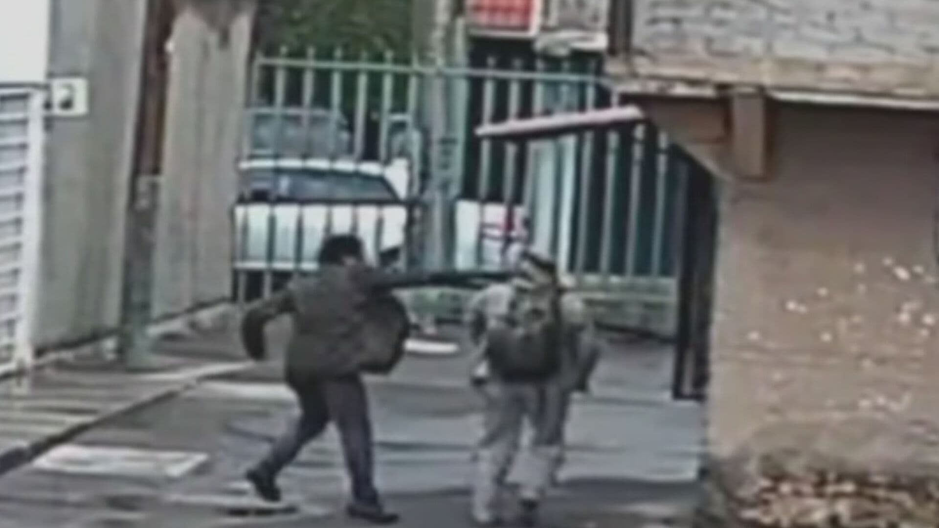 VIDEO | Sujeto Golpea a Hombre en el Rostro sin Razón Alguna en Iztacalco, CDMX