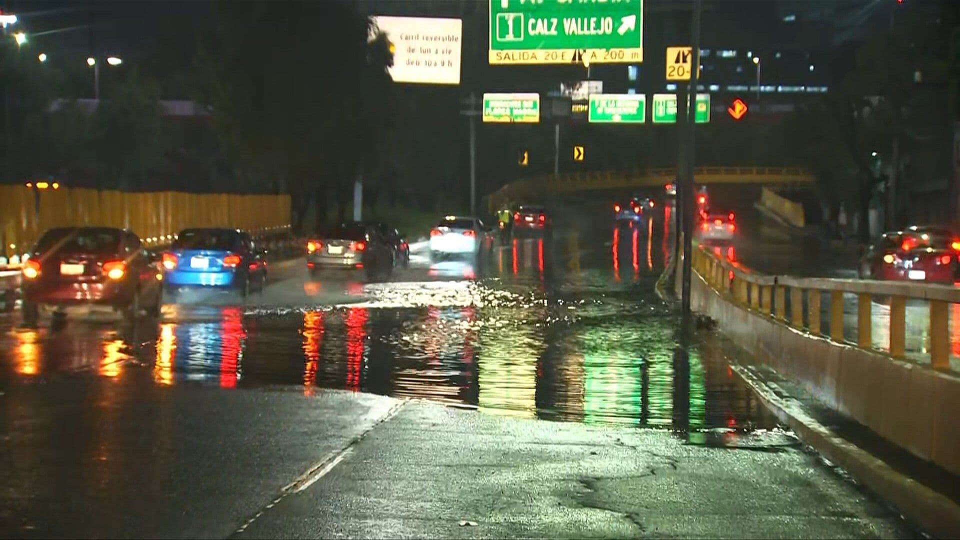 “Tenemos que Caminar”: Así Padecieron Usuarios el Cierre de Línea 5 del Metro por Lluvias