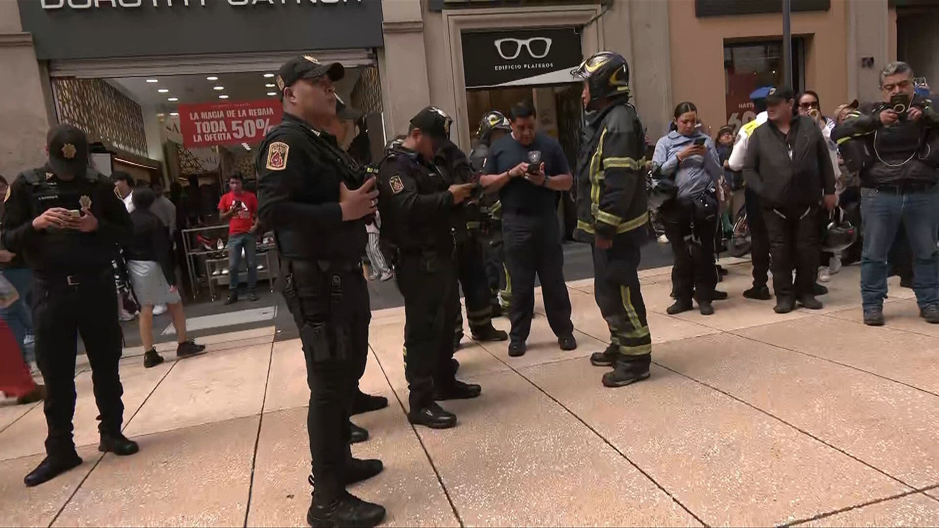 ¿Qué Pasó en el Centro Histórico? Reportan Flamazo y Movilización de Bomberos en Calle Madero