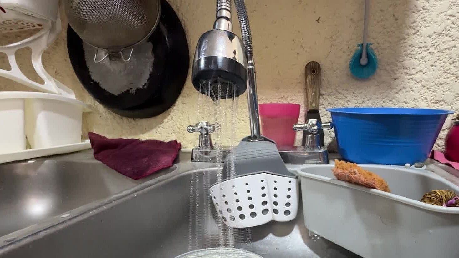 Por Agua Sucia, Vecino de la Ex Penal, en Guadalajara, Gasta 670 Pesos Semanales en Garrafones