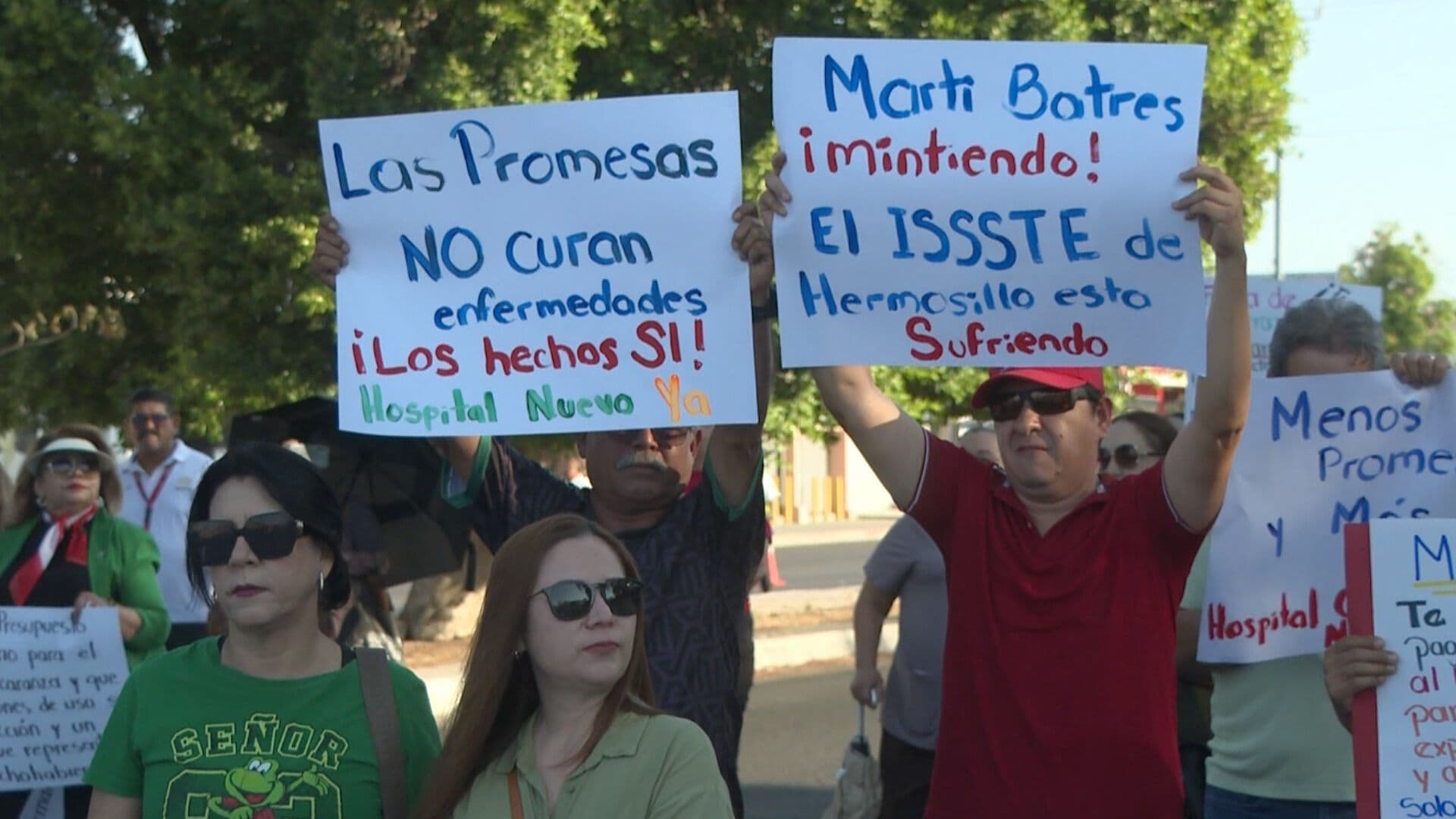 Manifestantes Vuelven a Bloquear Bulevar por Deficencias en Hospital ISSSTE de Hermosillo