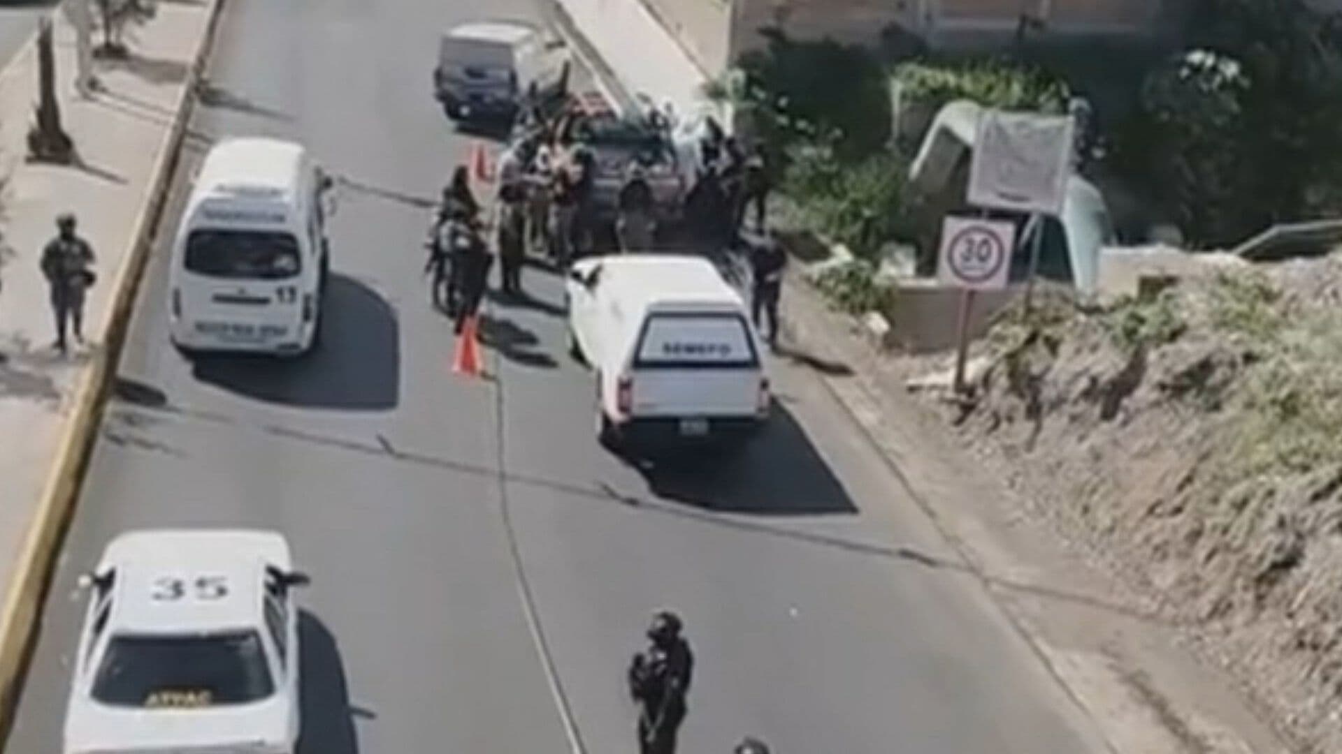 Hallan Cuerpo de un Hombre en una Barranca de la Carretera México-Acapulco