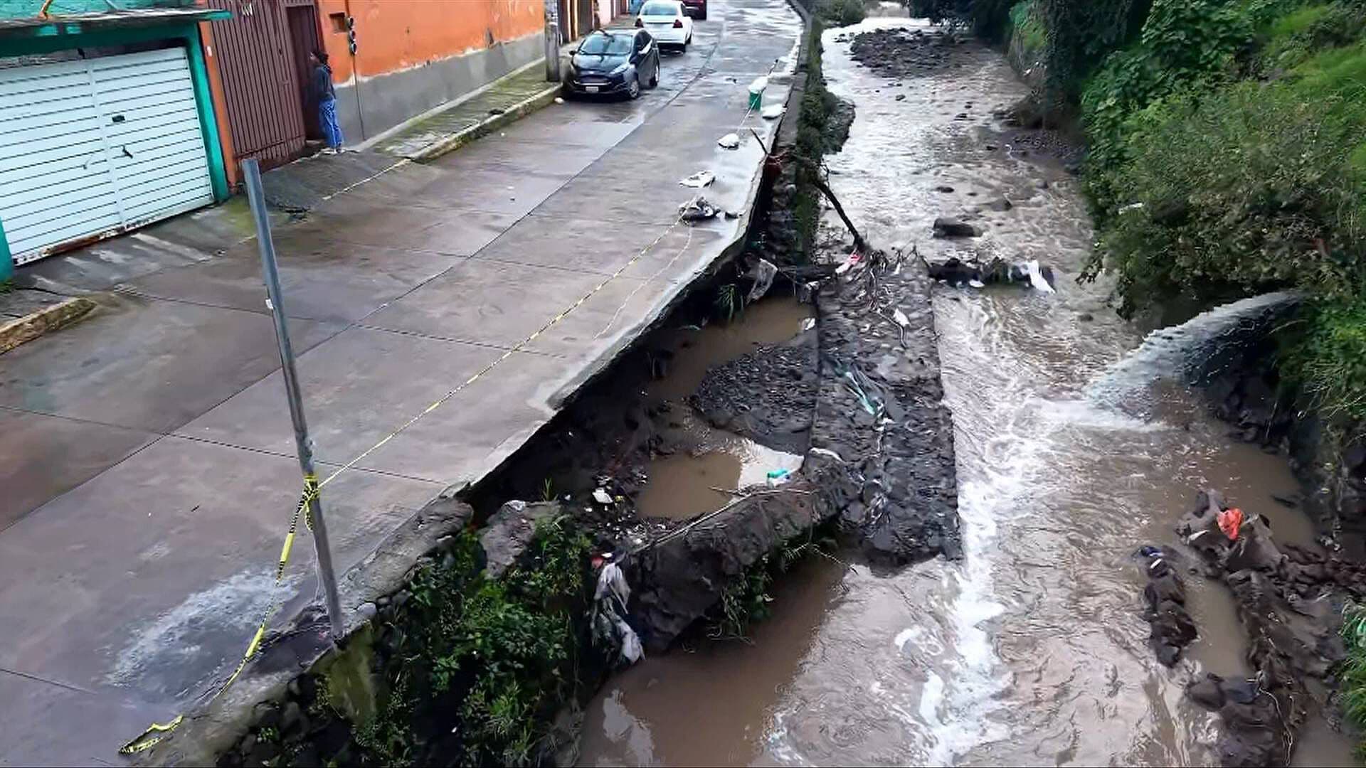 Vecinos Denuncian Riesgo de Deslave en la Colonia Dos Ríos, Piden Ayuda a las Autoridades