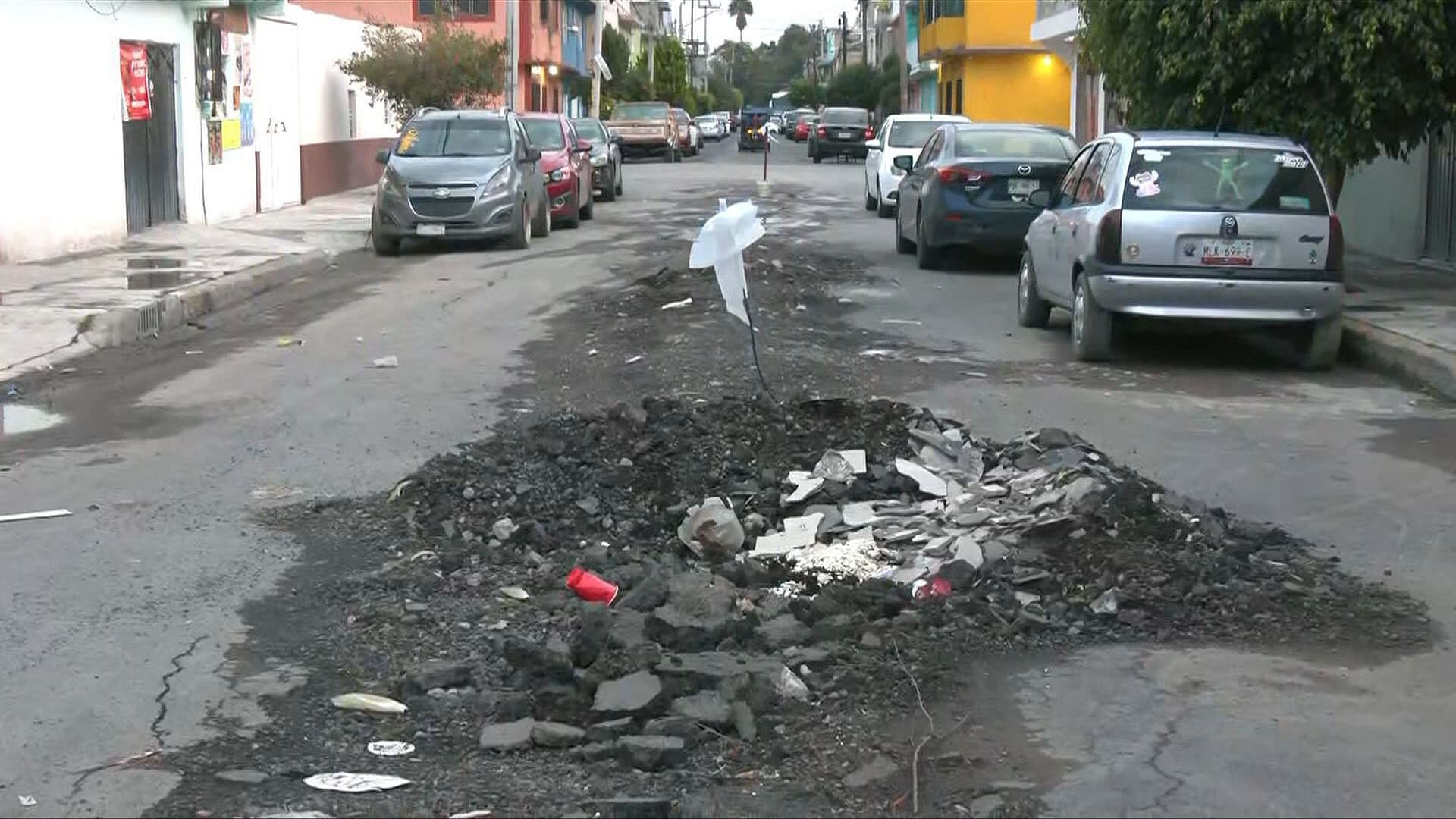 “Metan Su Reporte”: Autoridades Dejan Obras a Medias y una Calle Abierta en la Gustavo A. Madero