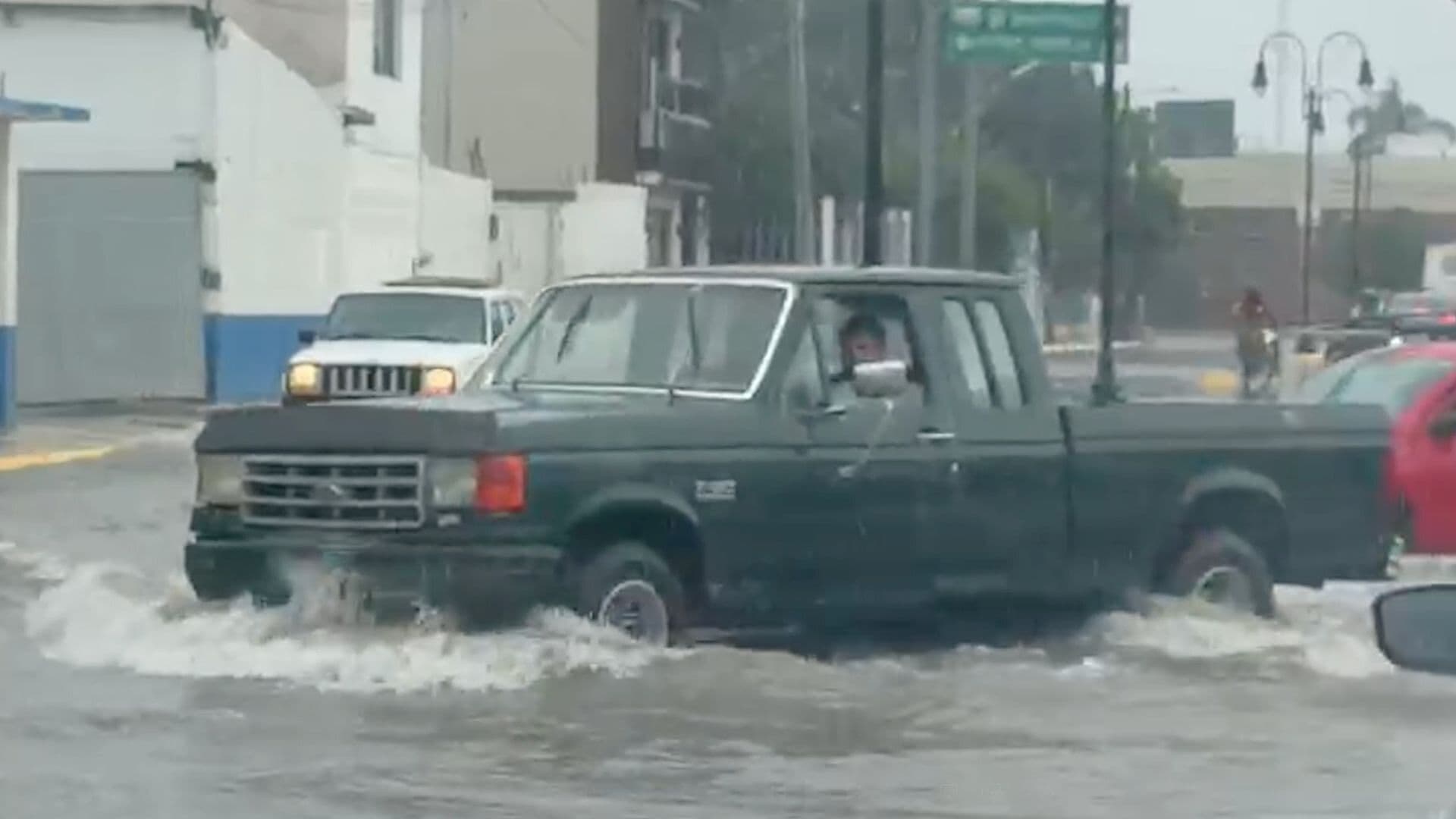 Llegan Lluvias y Rachas de Viento en Área Metropolitana de Monterrey