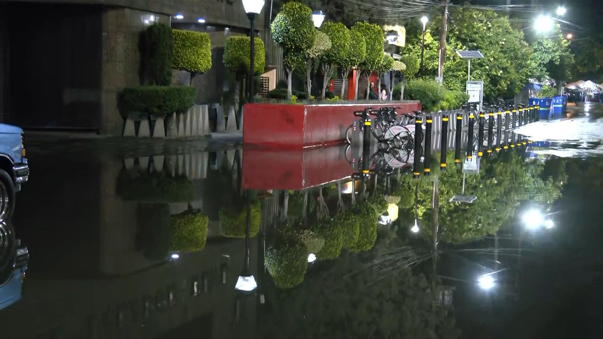 Inundación en la Portales: La Calle Santa Cruz Sigue Bajo el Agua y Afecta Comercios