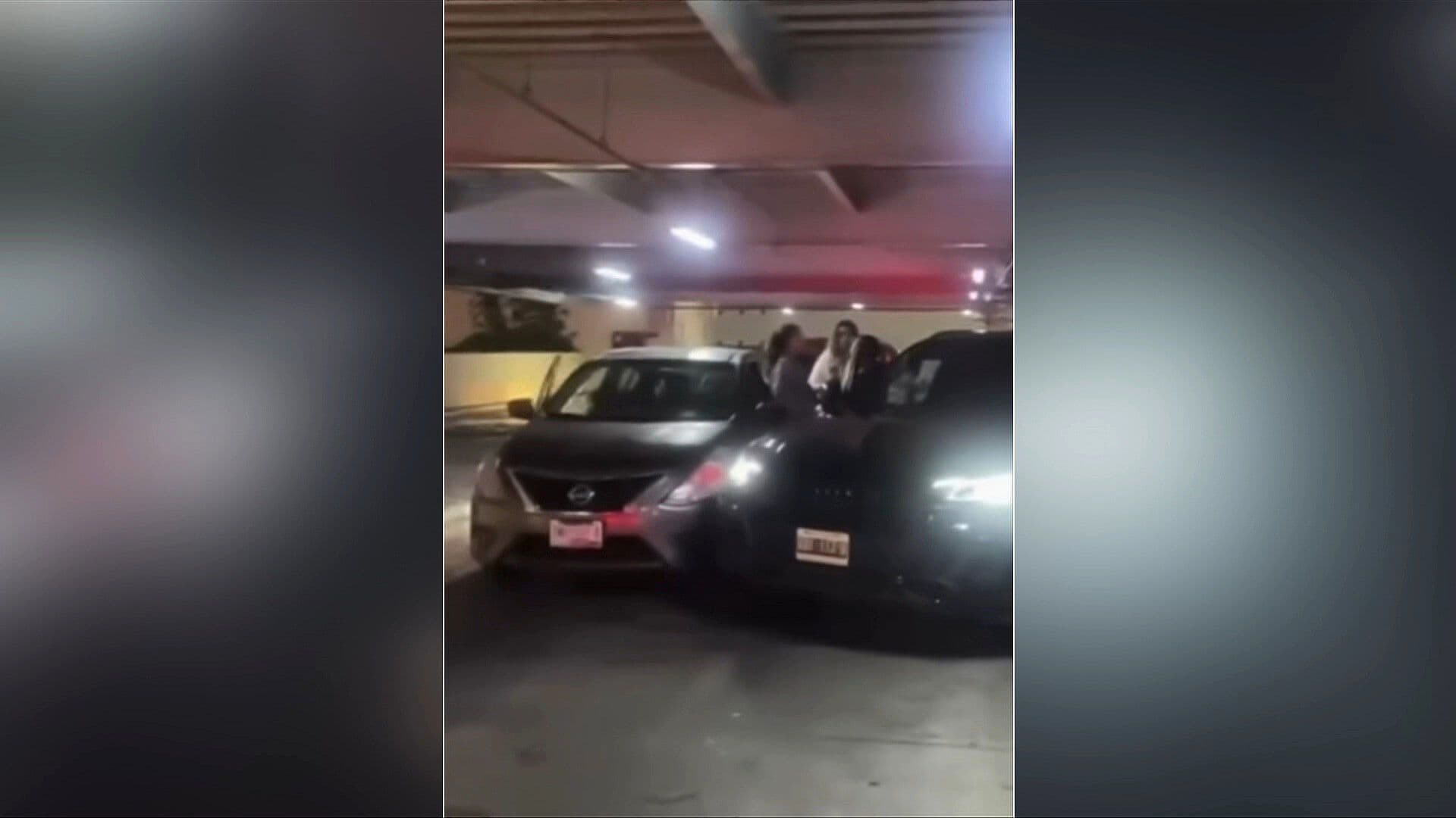 VIDEO: Conductores Destrozan la Calma en Centro Comercial de Puebla por un Lugar de Estacionamiento