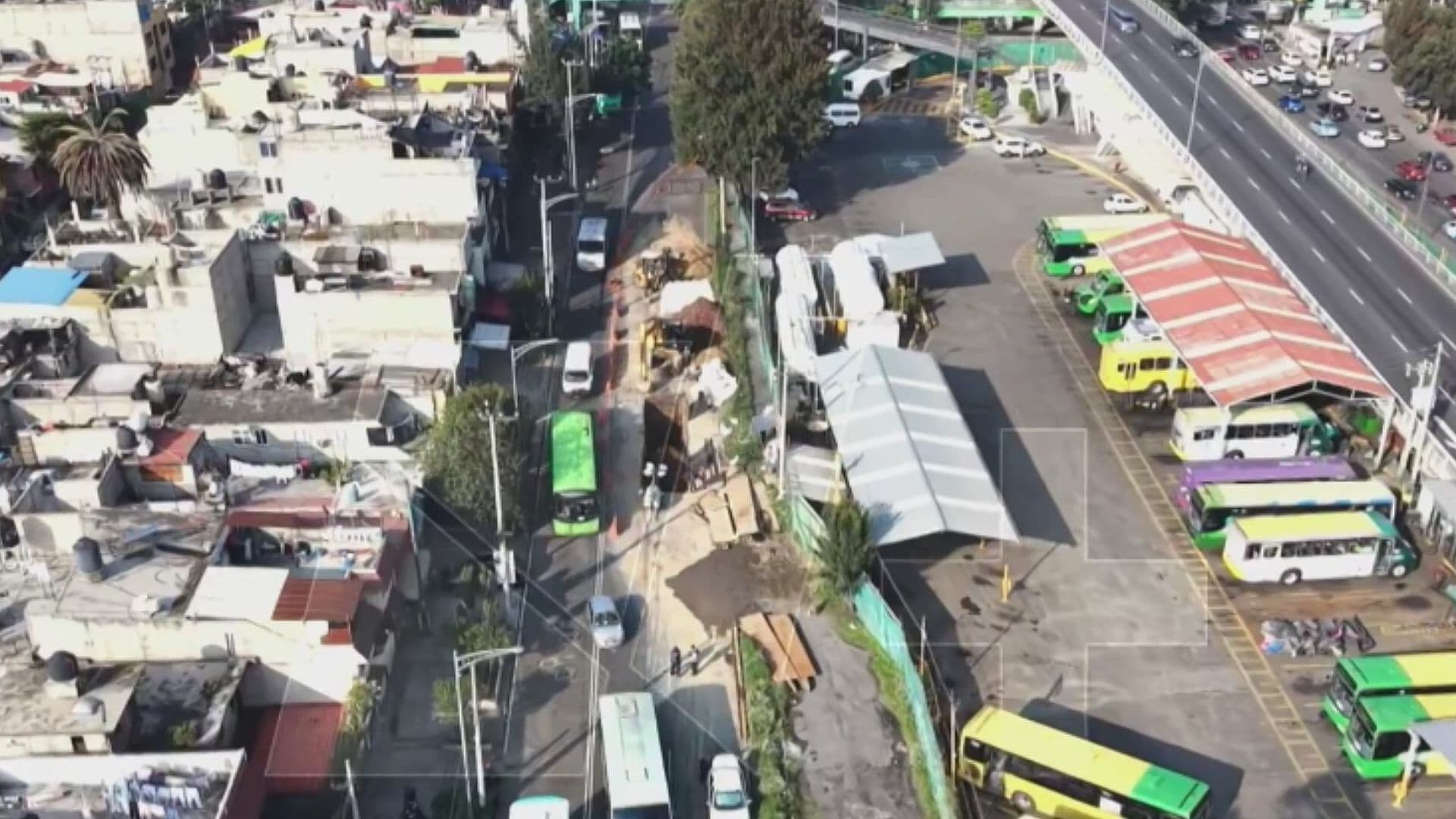 Continúa Reparación de Tubería por Socavón en Canal de Garay, Iztapalapa