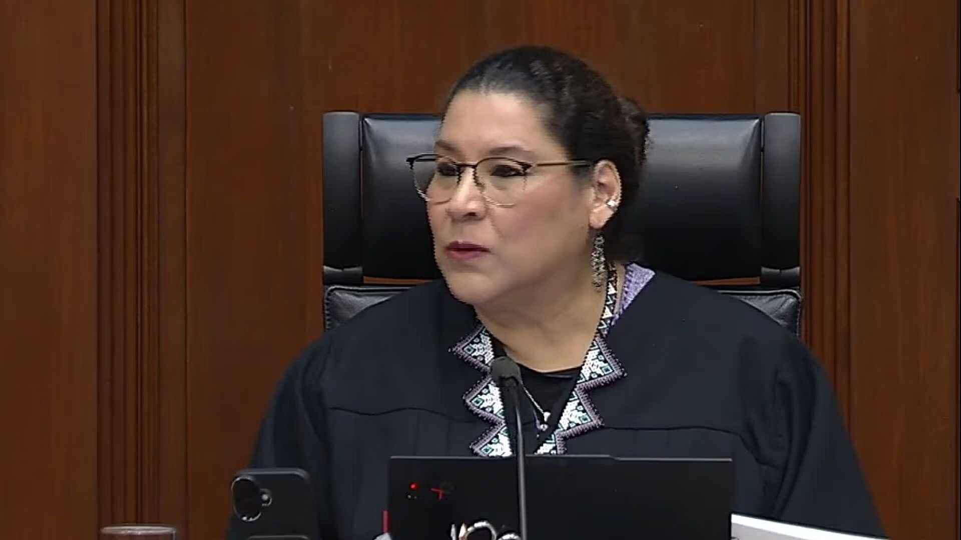 VIDEO: Lenia Batres Distrae a Ministros y Luego Se Confunde de Tema durante Sesión