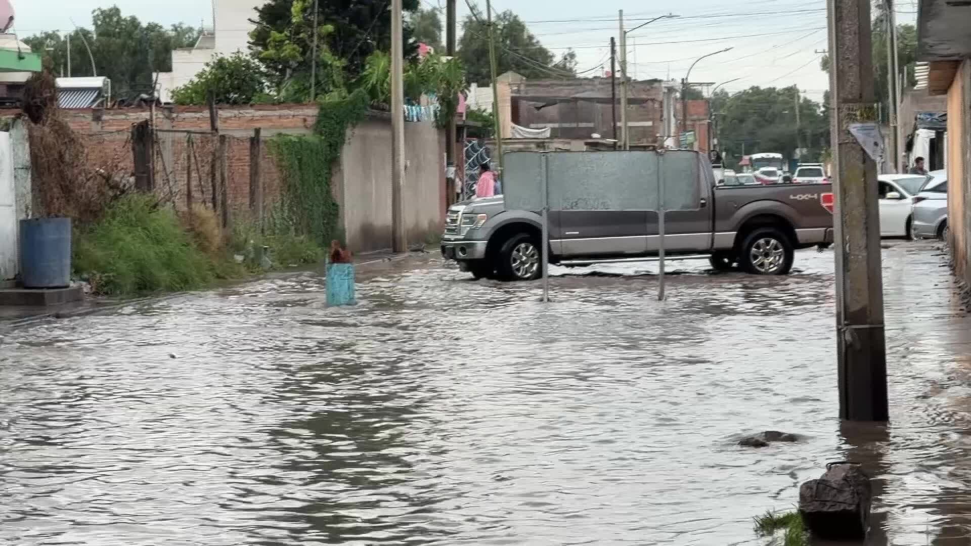 Lluvias Vuelven a Inundar Viviendas y Calles en Pedroza y Las Terceras en San Luis Potosí