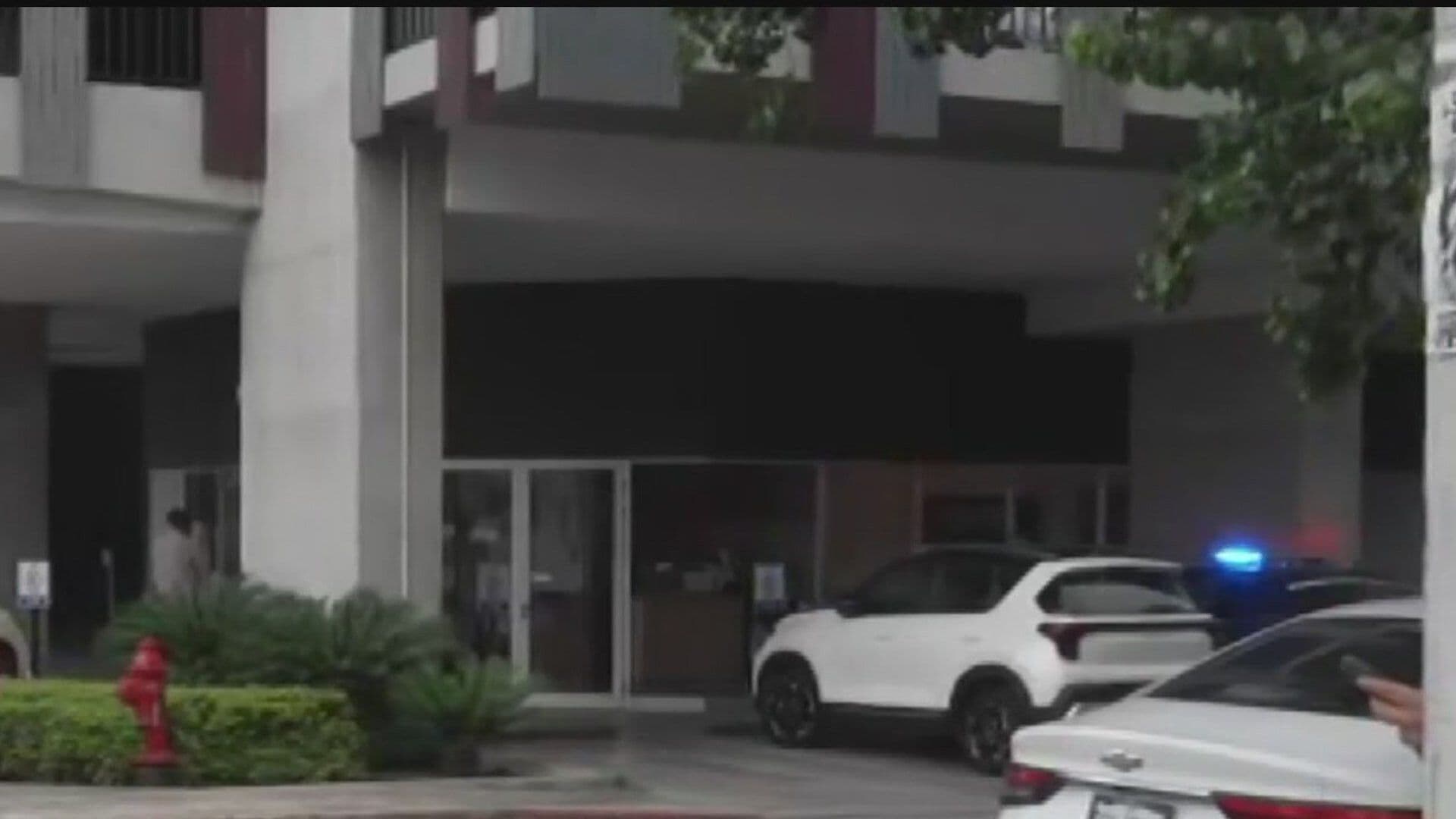 Asalta Hombre con Cuchillo a Empleados de Negocio en Monterrey