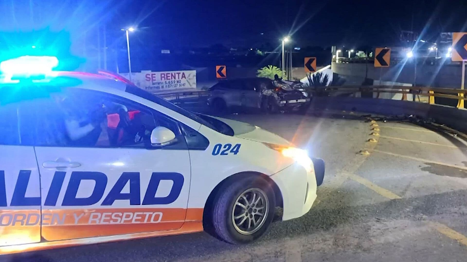 Conductor Pierde el Control y Choca Contra Muro en Bulevar Independencia en Torreón