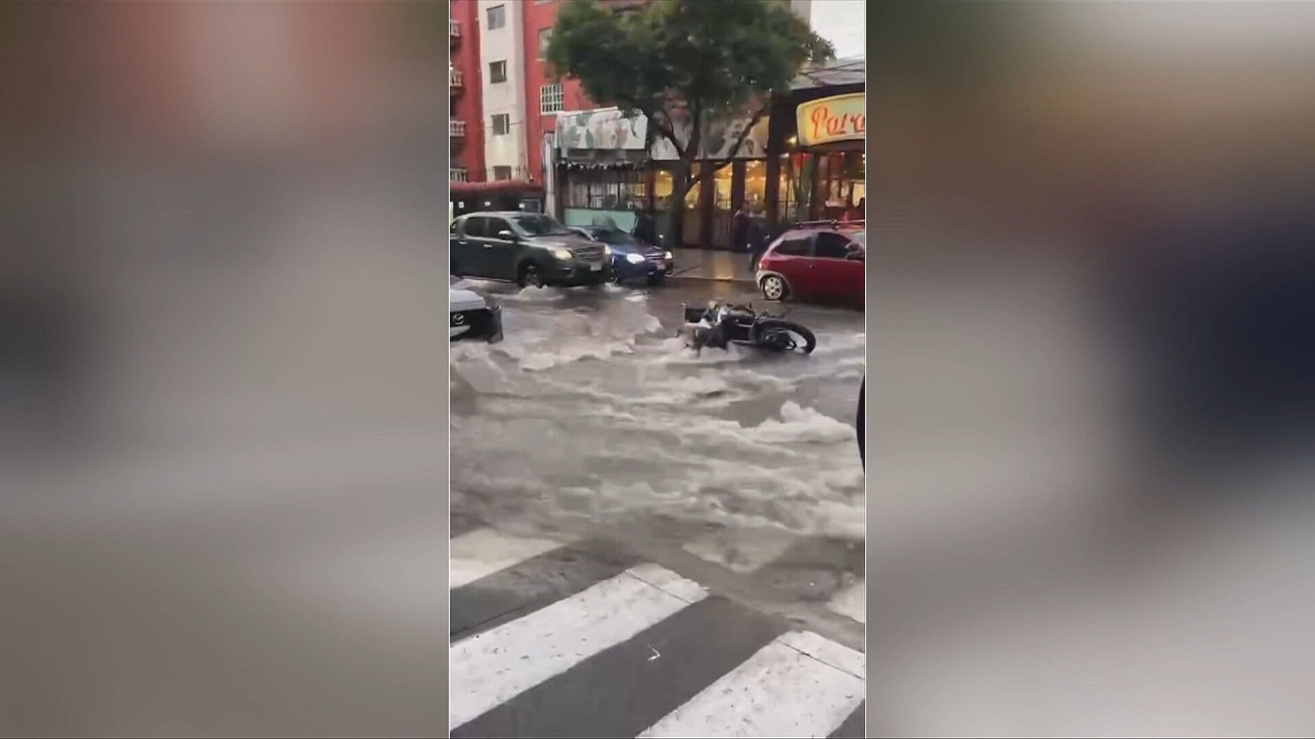 Lluvias Hoy en CDMX: Agua Forma Corrientes en Tlalpan; Hay Afectaciones en Una Universidad