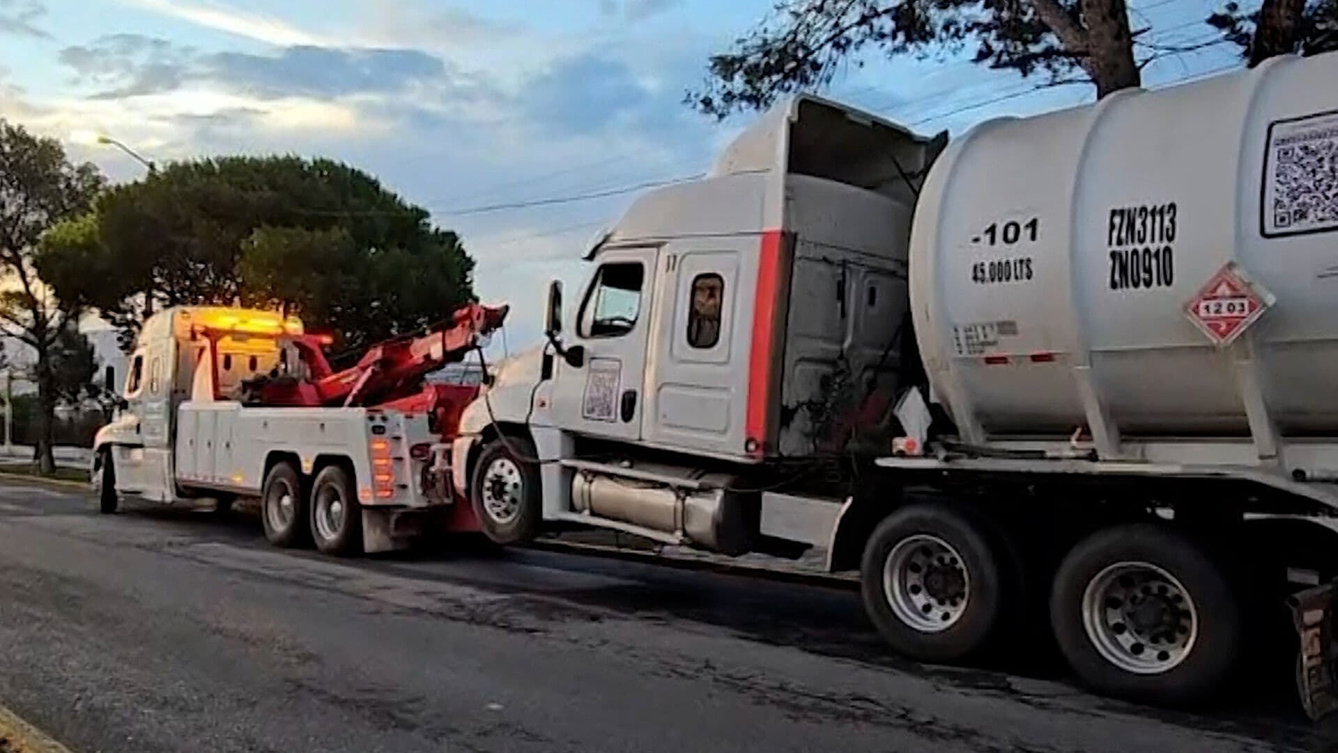 Guardia Nacional Asegura Pipa con Presunto Combustible Ilegal en Autopista Torreón-Saltillo