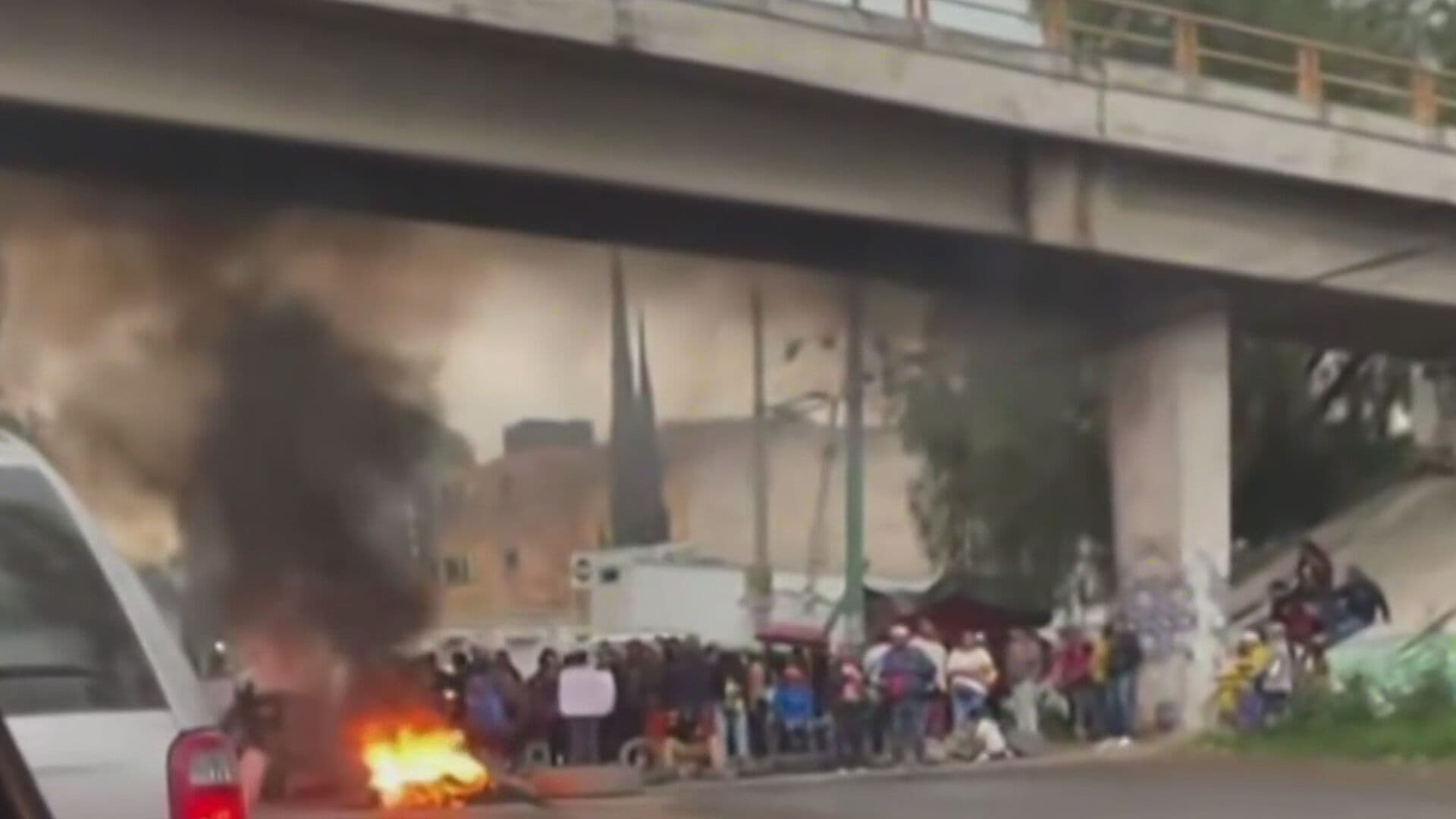 Bloqueo HOY Carretera Lechería-Texcoco: Habitantes de Tequisistlán Protestan Por Falta de Agua