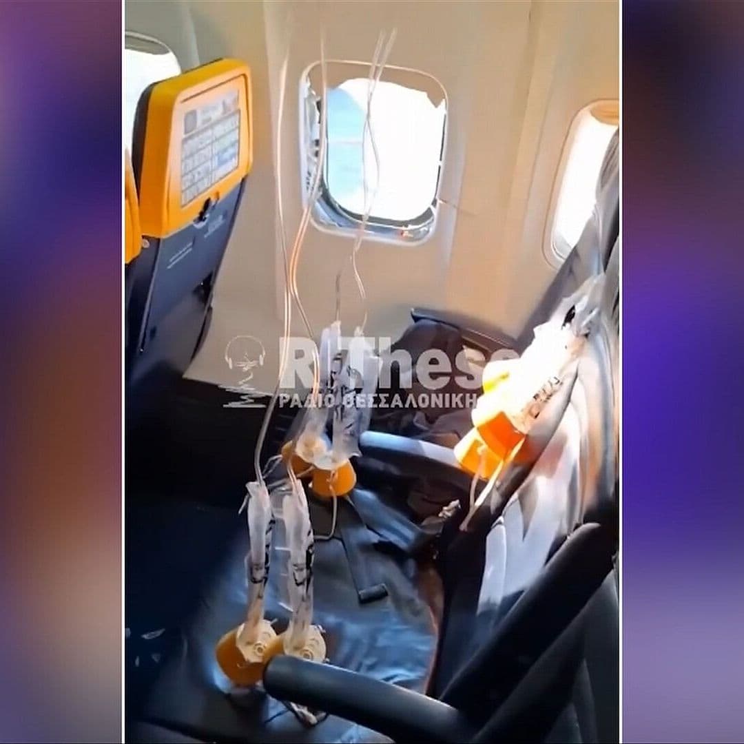 En Pleno Vuelo: Pasajero es Succionado por Ventana que se Desprendió de un Avión; ¿Cómo Pasó?