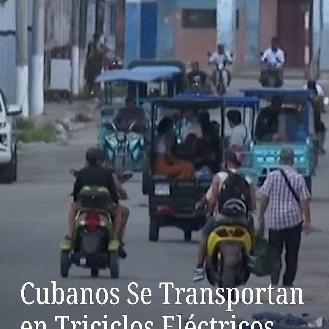 Cubanos se Transportan en Triciclos Eléctricos Solares