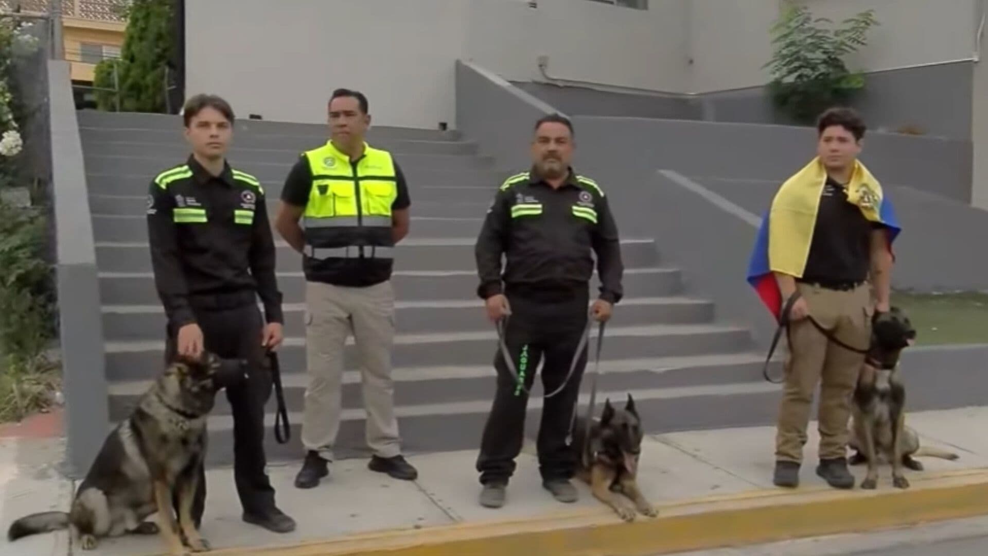 Regresan a Nuevo León Rescatistas de Santa Catarina tras Apoyo por Sismos en Venezuela