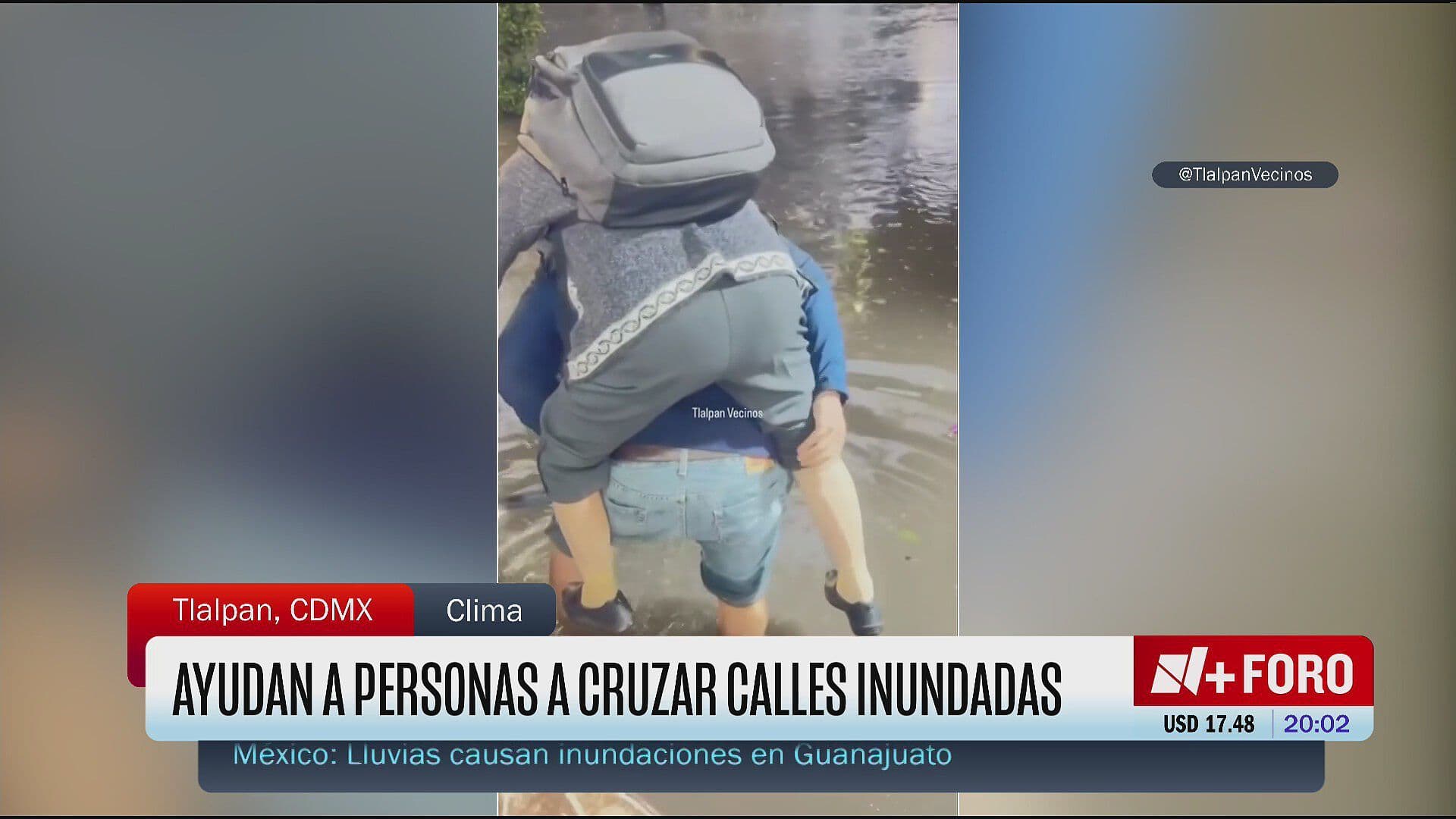 Inundaciones en Tlalpan Dejan Calles Intransitables y Vecinos Se Ayudan a Cruzar