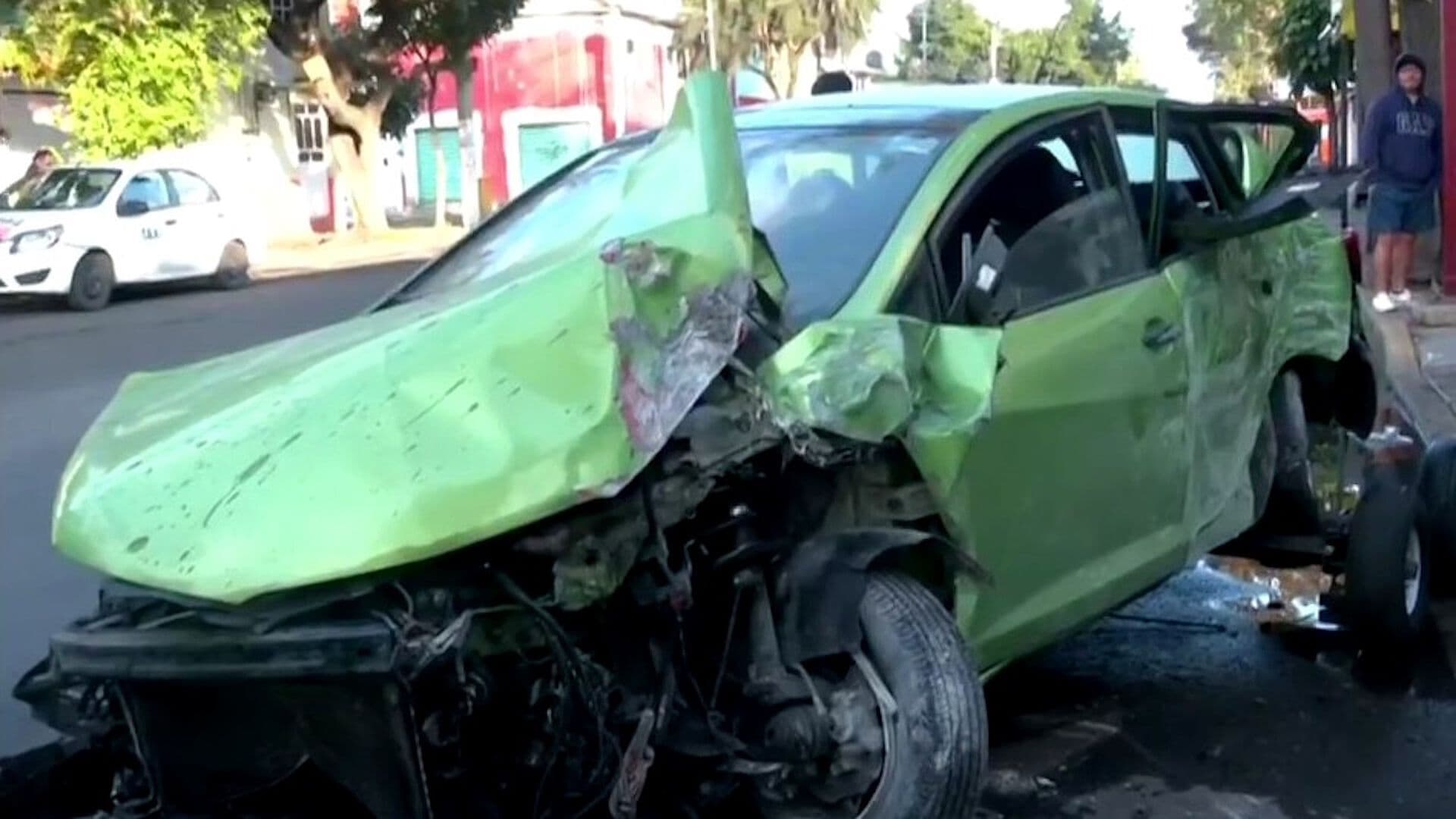 Auto Se Impacta contra Barbería Tras Perder el Control en Gustavo A. Madero, CDMX