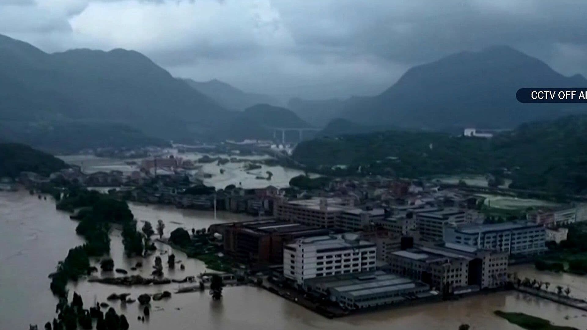 Tifón Bavi Golpea China con Lluvias, Inundaciones y Más de 2 Millones Evacuados