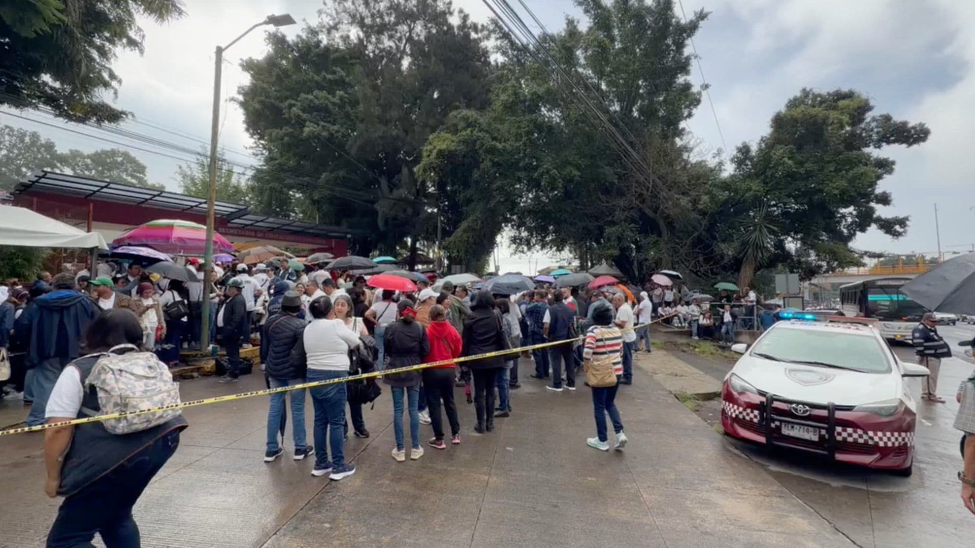 Integrantes del SNTE se Manifiestan en la Secretaría de Educación de Veracruz