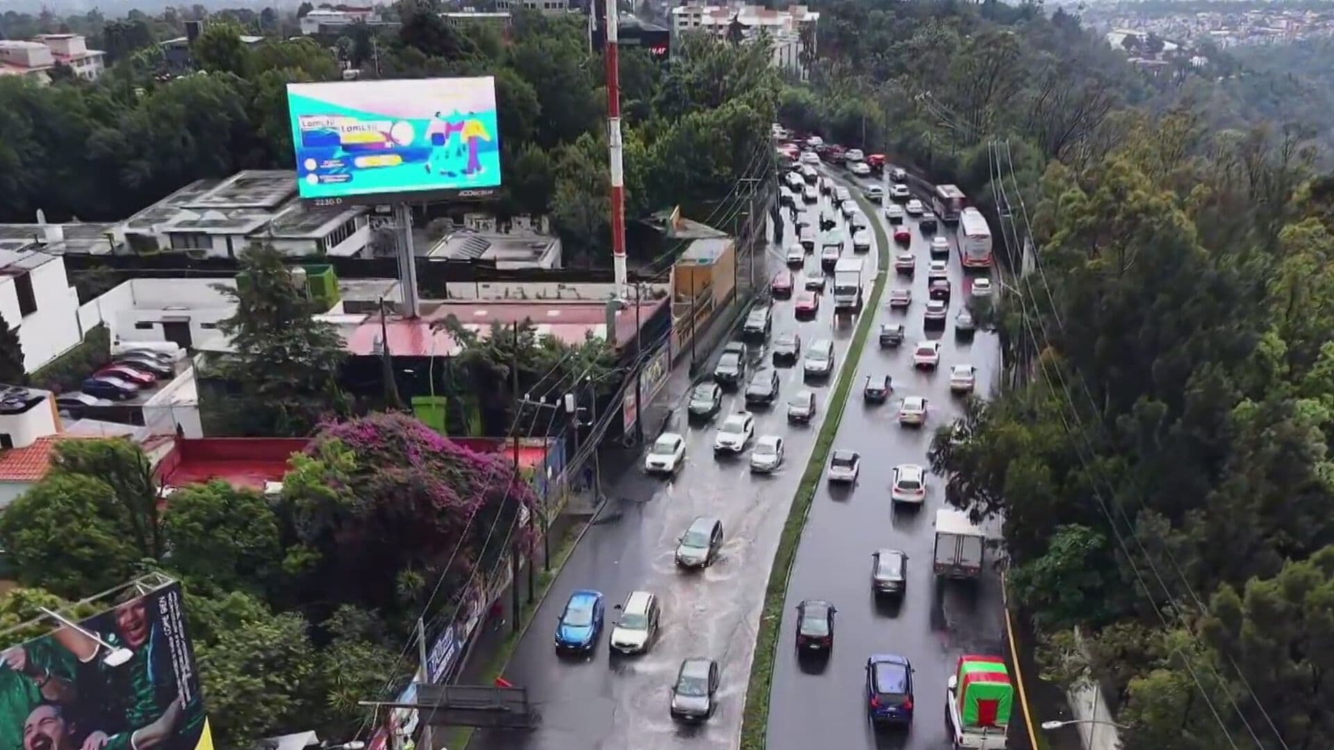 Lluvia de Lunes Deja Encharcamientos en Avenida Constituyentes con Rumbo a Santa Fe, CDMX