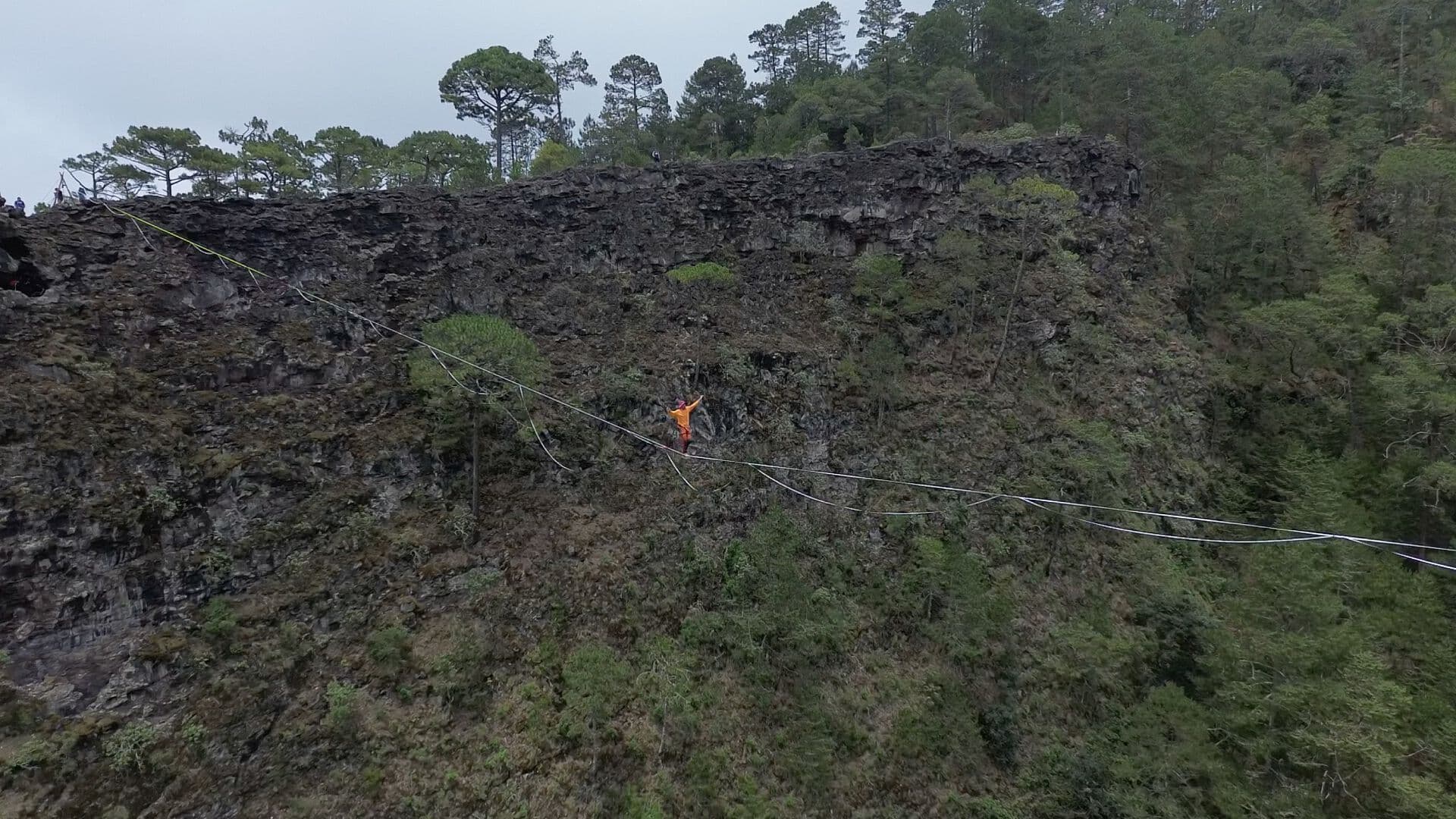 Así es Como Deportistas Extremos de Veracruz Cruzan Más de 250 Metros Sobre una Cuerda Buscan Cruzar Cascada Salto Eyipantla