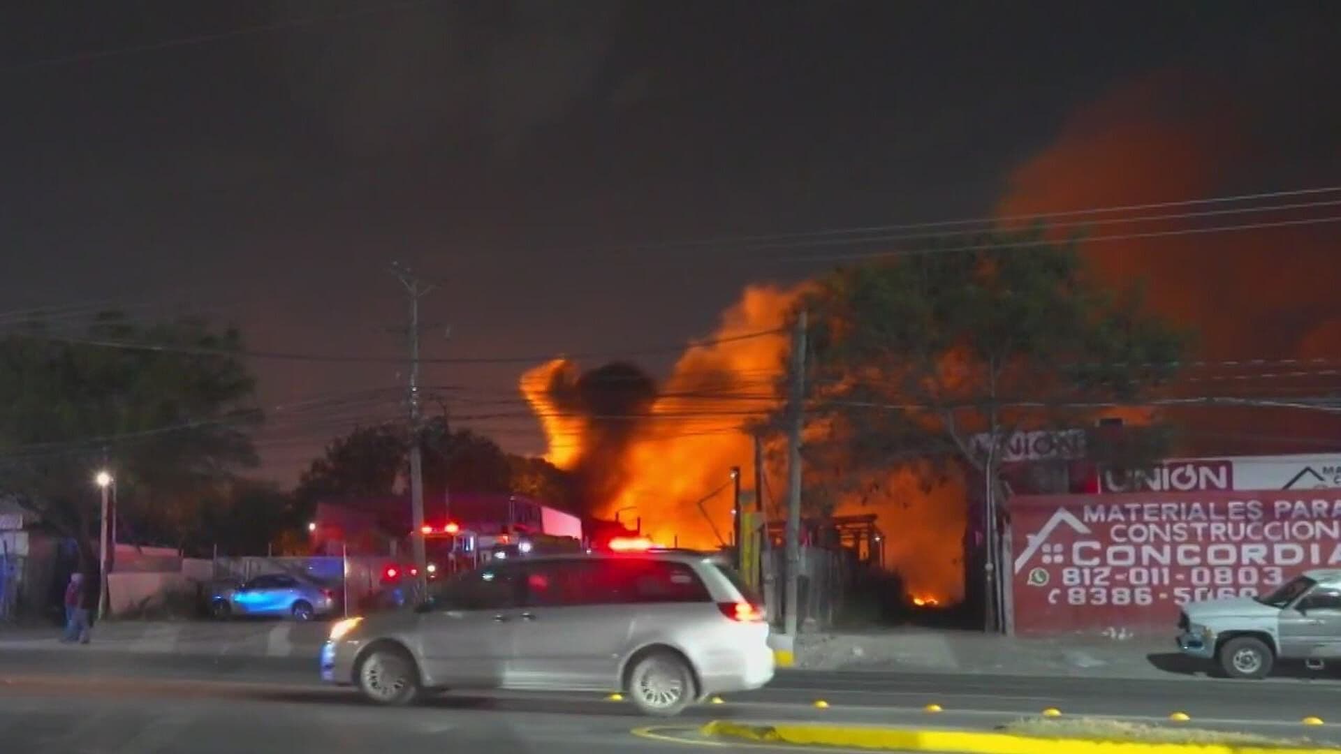 Arde Tarimera, Se Queman 8 Carros en Apodaca, Nuevo León