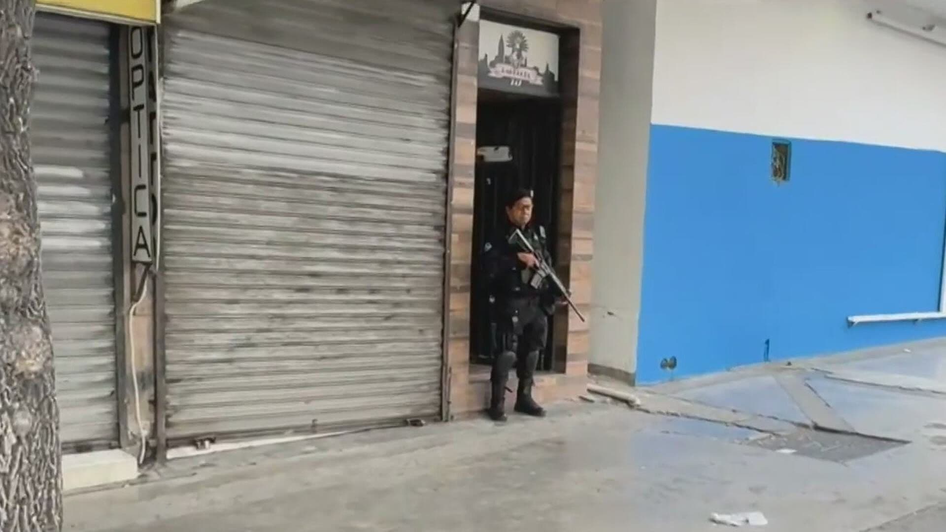 Detienen a Dos Hombres con Droga; Esperan Orden de Cateo para Casa en Monterrey