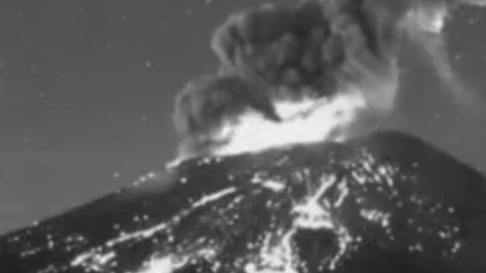 VIDEO | Momento Exacto de la Explosión en el Volcán Popocatépetl Hoy 14 de Julio de 2026