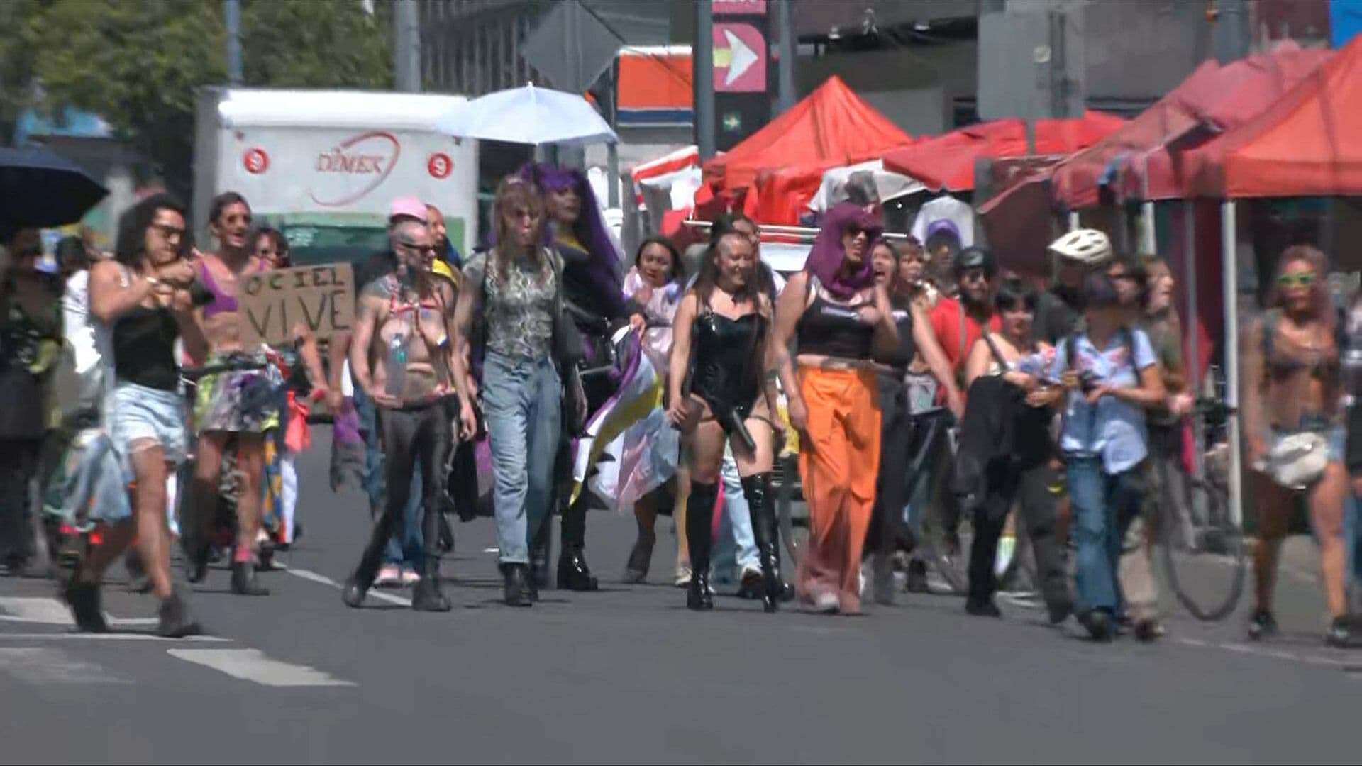 Realizan Marcha Anual No Binaria en la Ciudad de México; Así se Ve