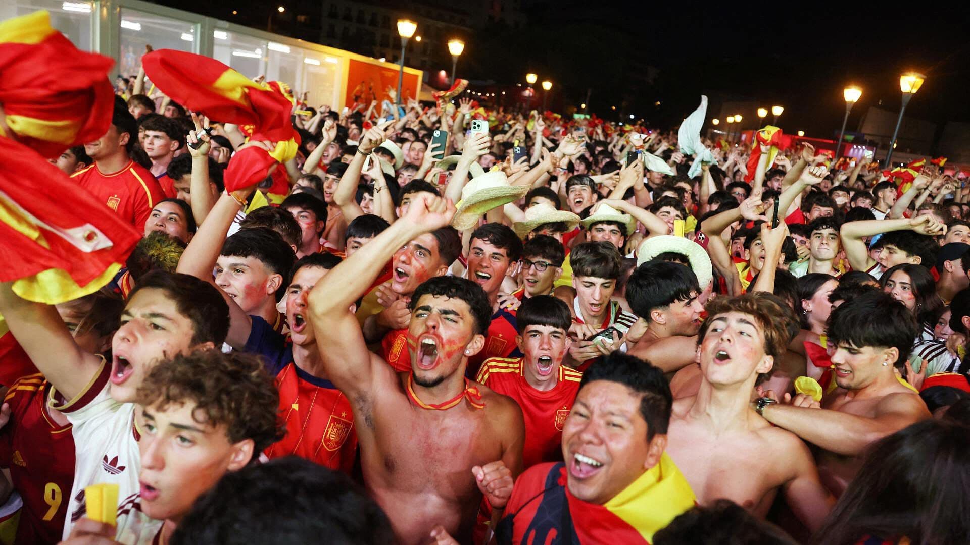 Así Festejaron los Aficionados Españoles el Pase de su Selección a la Final del Mundial 2026