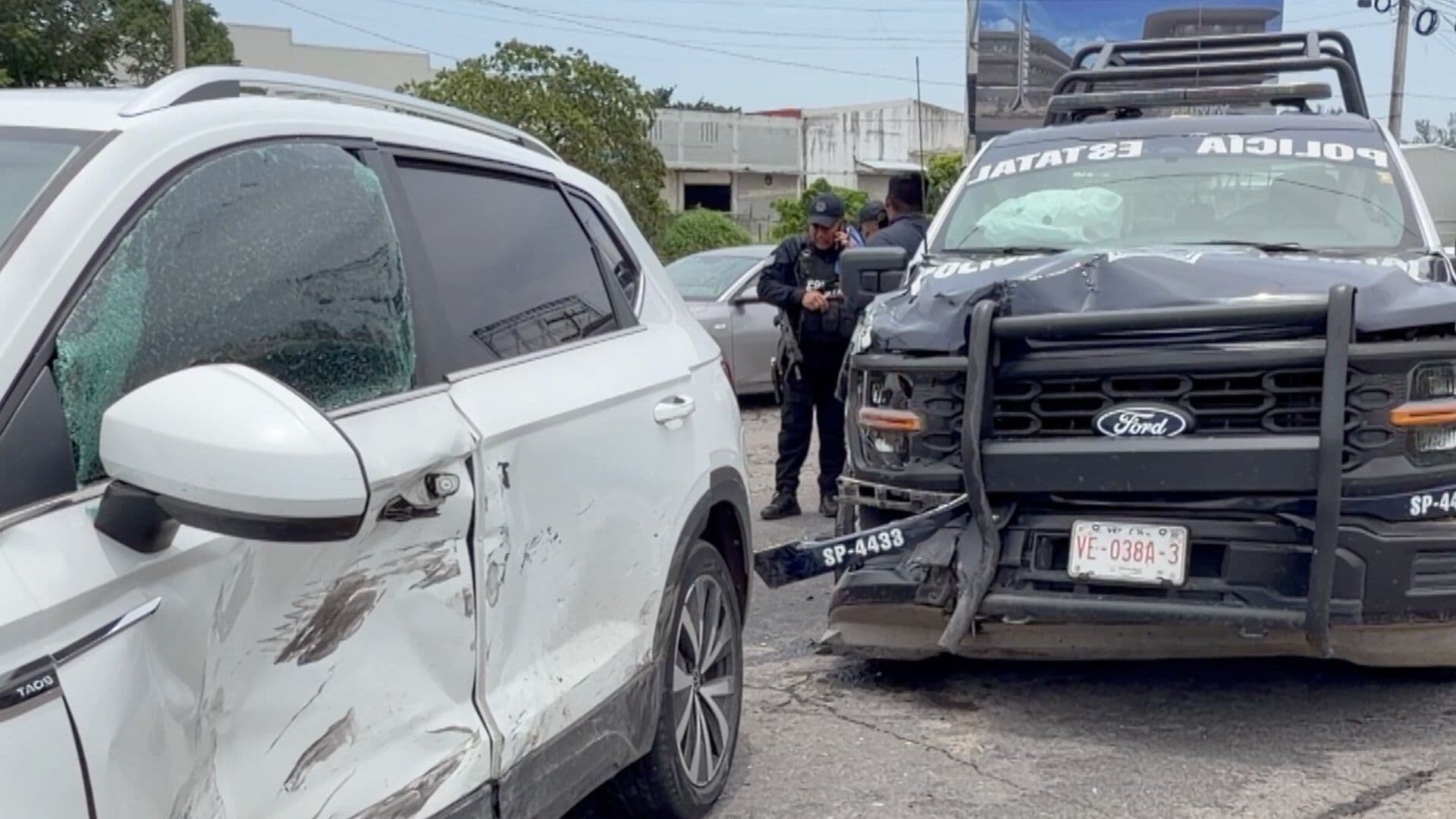 Mujer y Policías Resultan Lesionados tras Choque en Veracruz