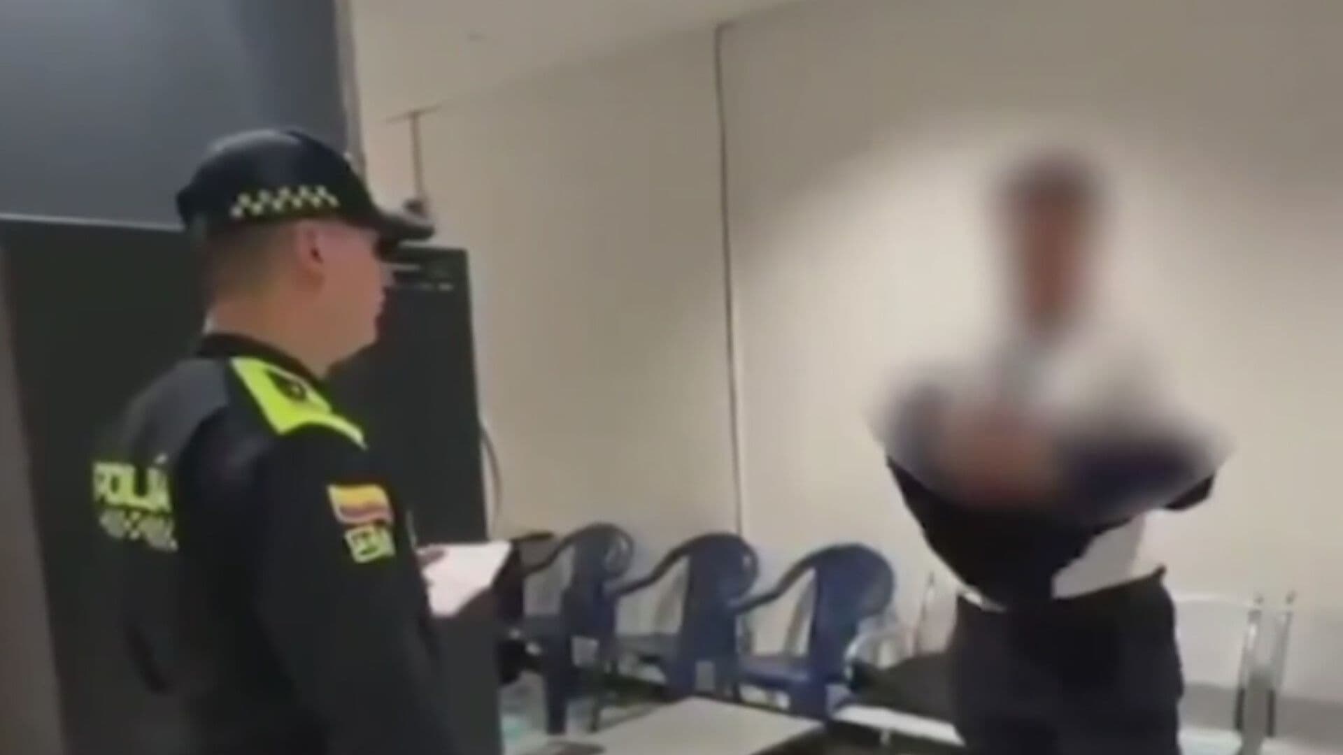 ¿Cómo lo Descubrieron? Cae en Colombia un Falso Piloto que Escondía Cocaína Bajo el Uniforme