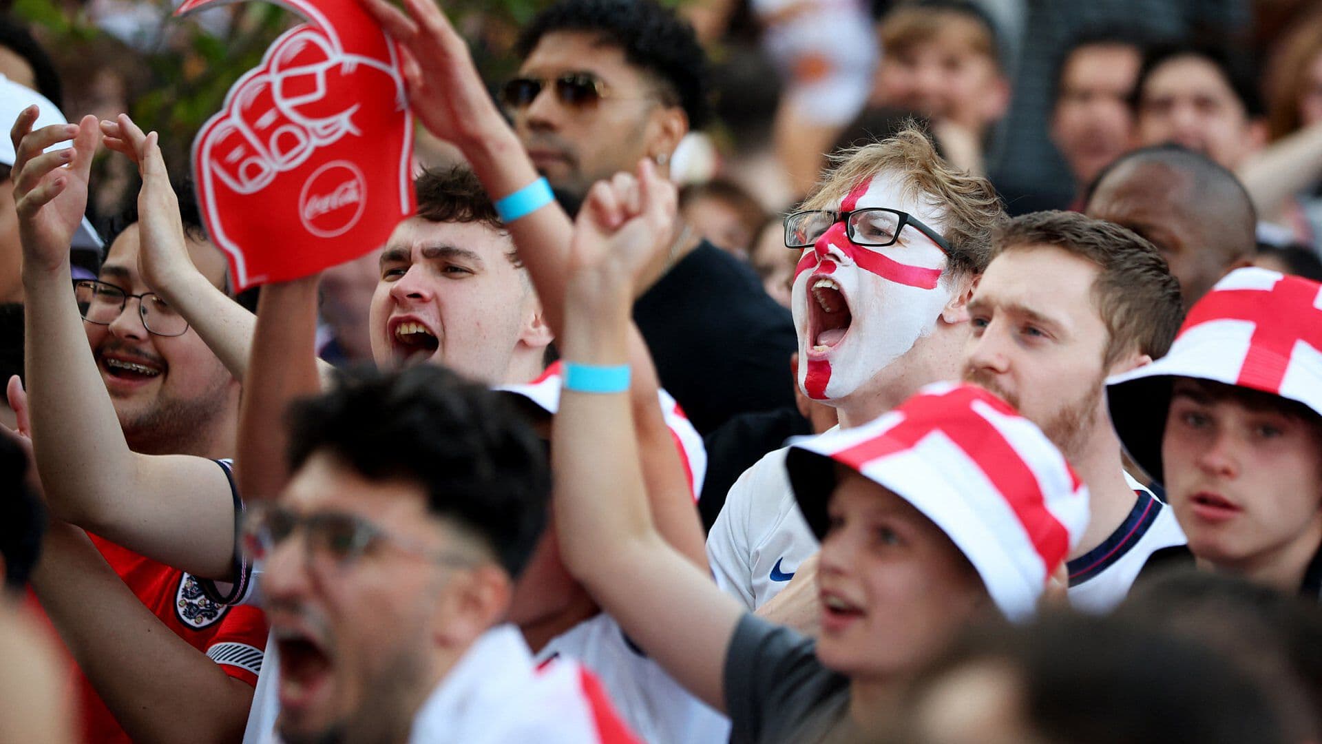 Desde Londres: Así Festejan el Primer Gol de la Selección Inglesa en la Semifinal del Mundial