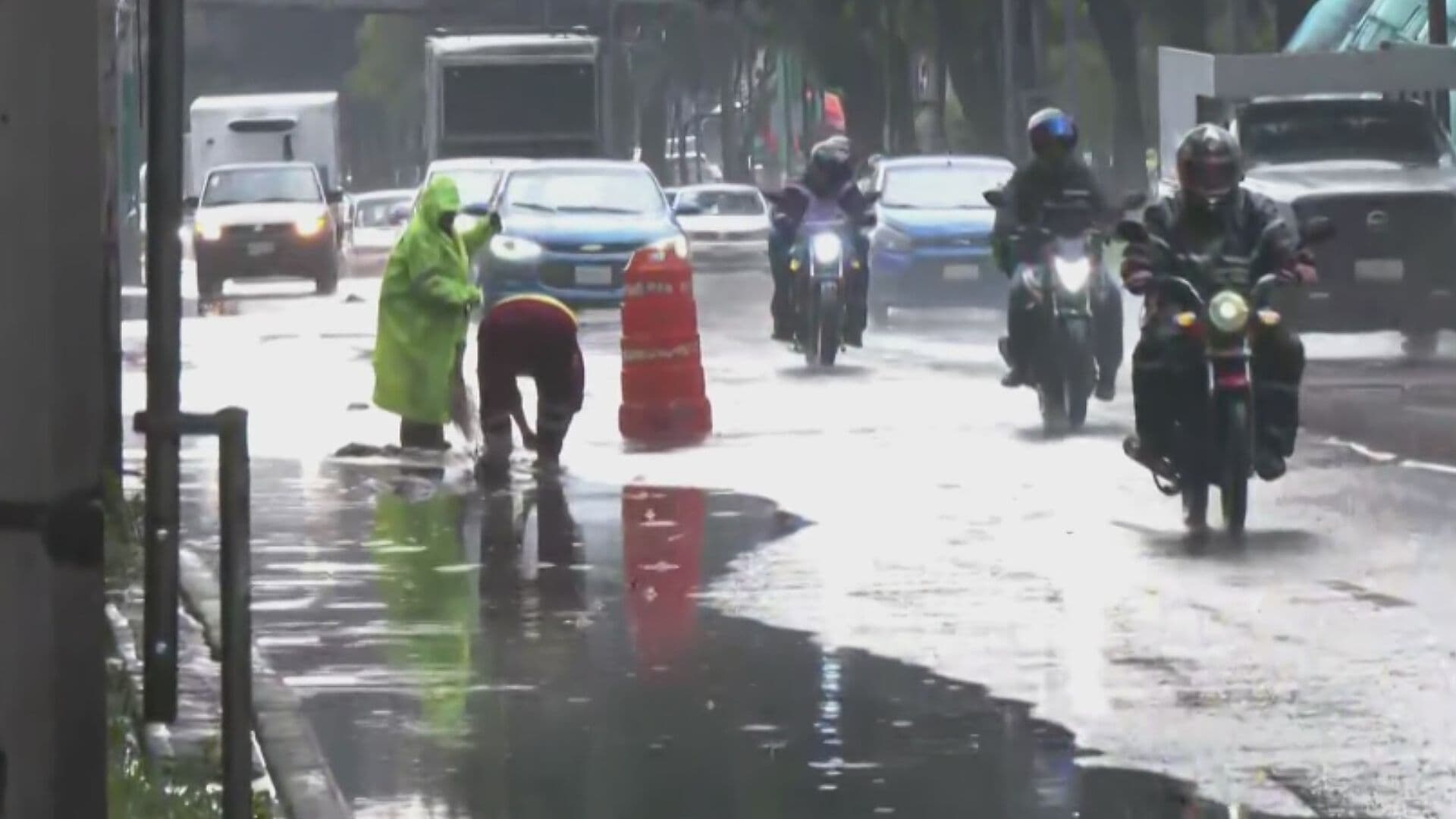Reportan Fuertes Anegaciones sobre Canal Río Churubusco por Lluvias en la CDMX
