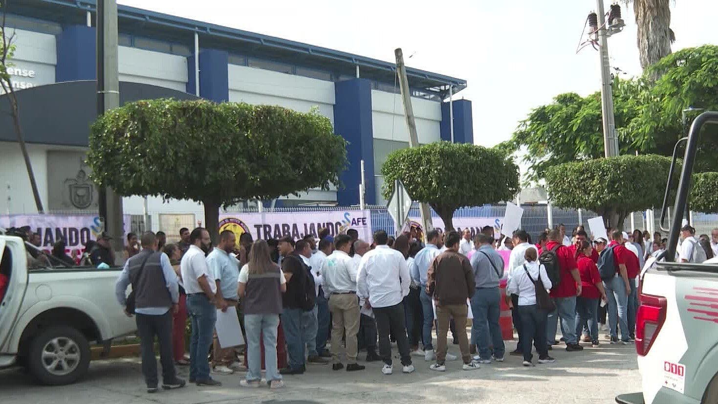 Peritos del Instituto Jalisciense de Ciencias Forenses Exigen Incremento Salarial