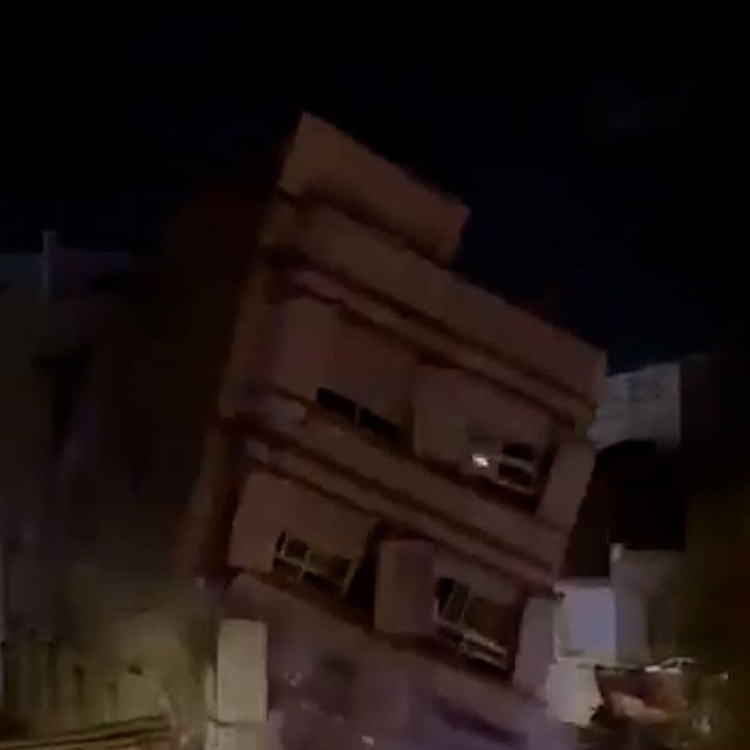 Se Derrumba en Segundos Edificio