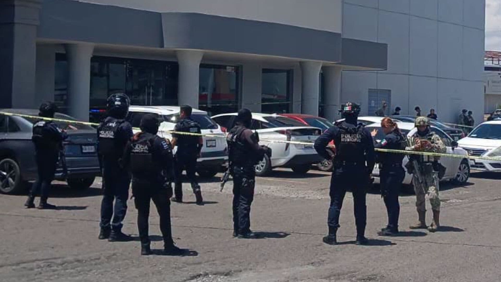 Balacera en Plaza Zapata, Culiacán: Intento de Levantón Desata Caos y Deja Tres Heridos