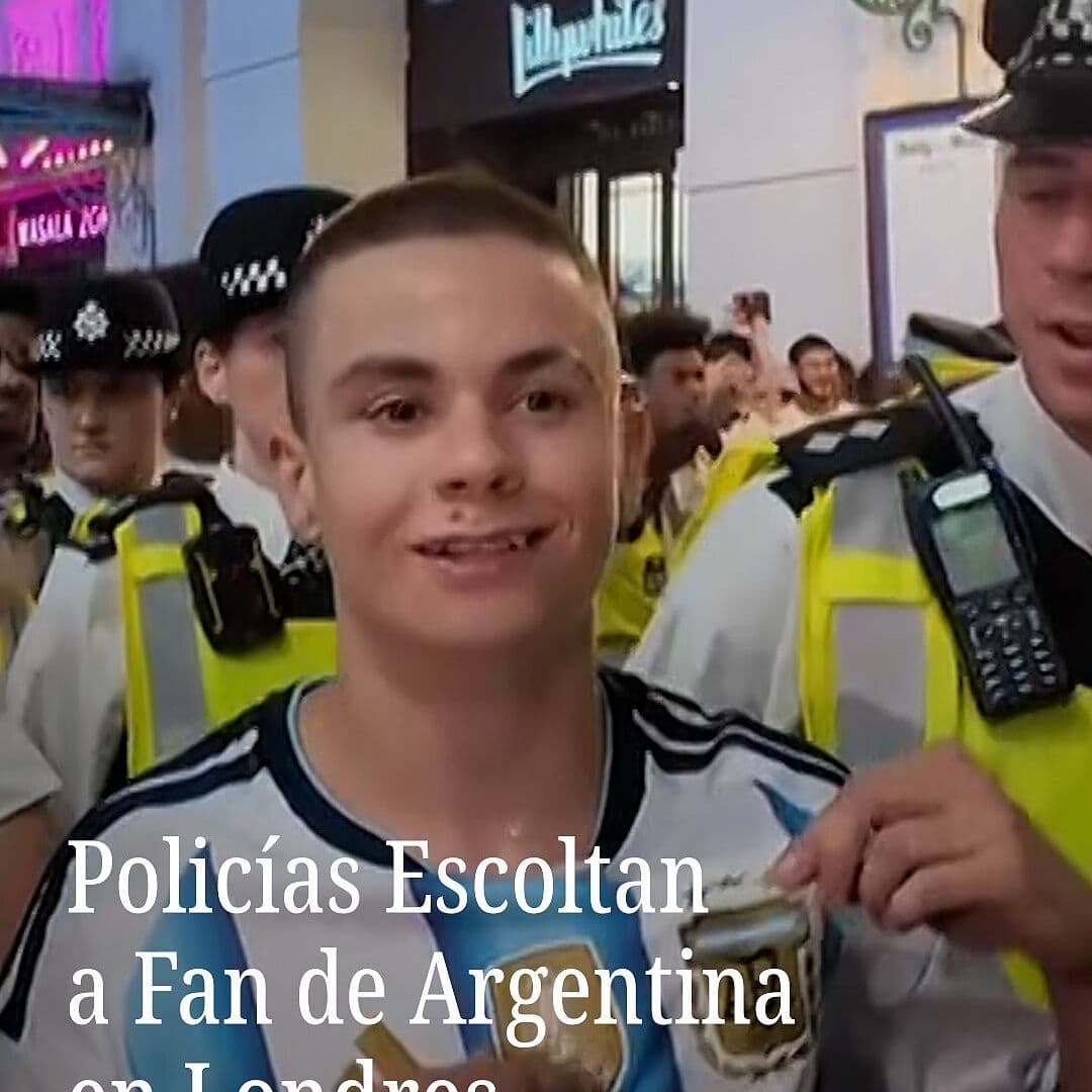 Policías Escoltan a Fan de Argentina en Londres
