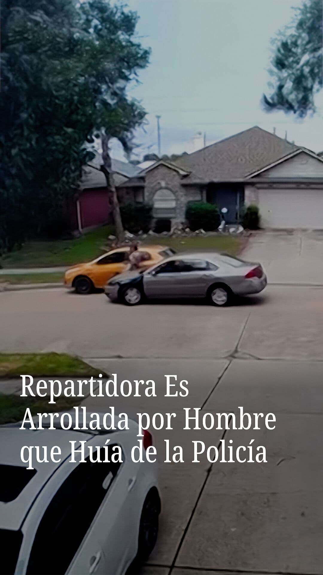 Repartidora Es Arrollada por Hombre que Huía de la Policía
