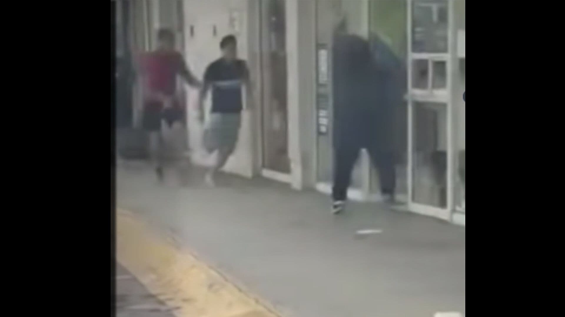 Habitantes Persiguen, Atrapan y Golpean a Ladrón en Monterrey, Nuevo León